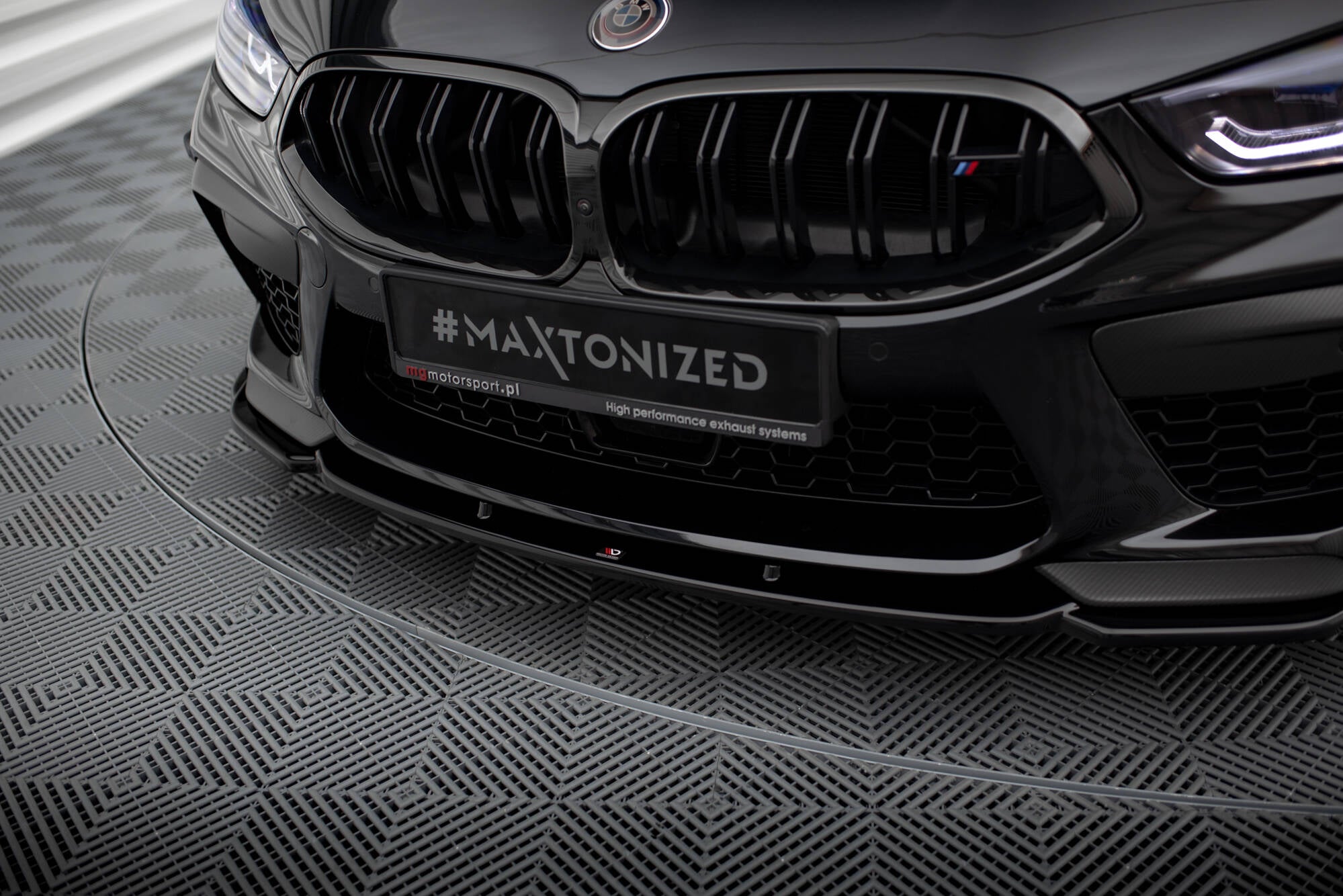 Maxton Design Street+ Spoilerlippe Front Ansatz V.1 + Flaps passend für BMW M8 Gran Coupe F93 / Coupe F92