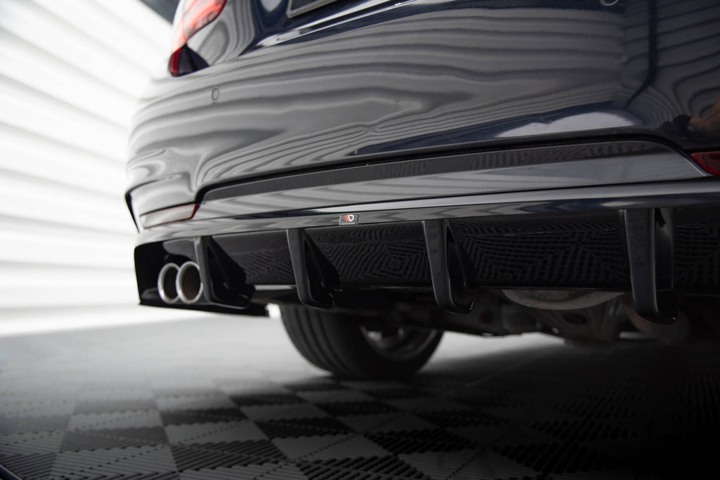 Maxton Design Street+ Mittlerer Diffusor RACE passend für BMW 4er Coupe / Gran Coupe / Cabrio M-Paket F32 / F36 / F33 schwarz Hochglanz