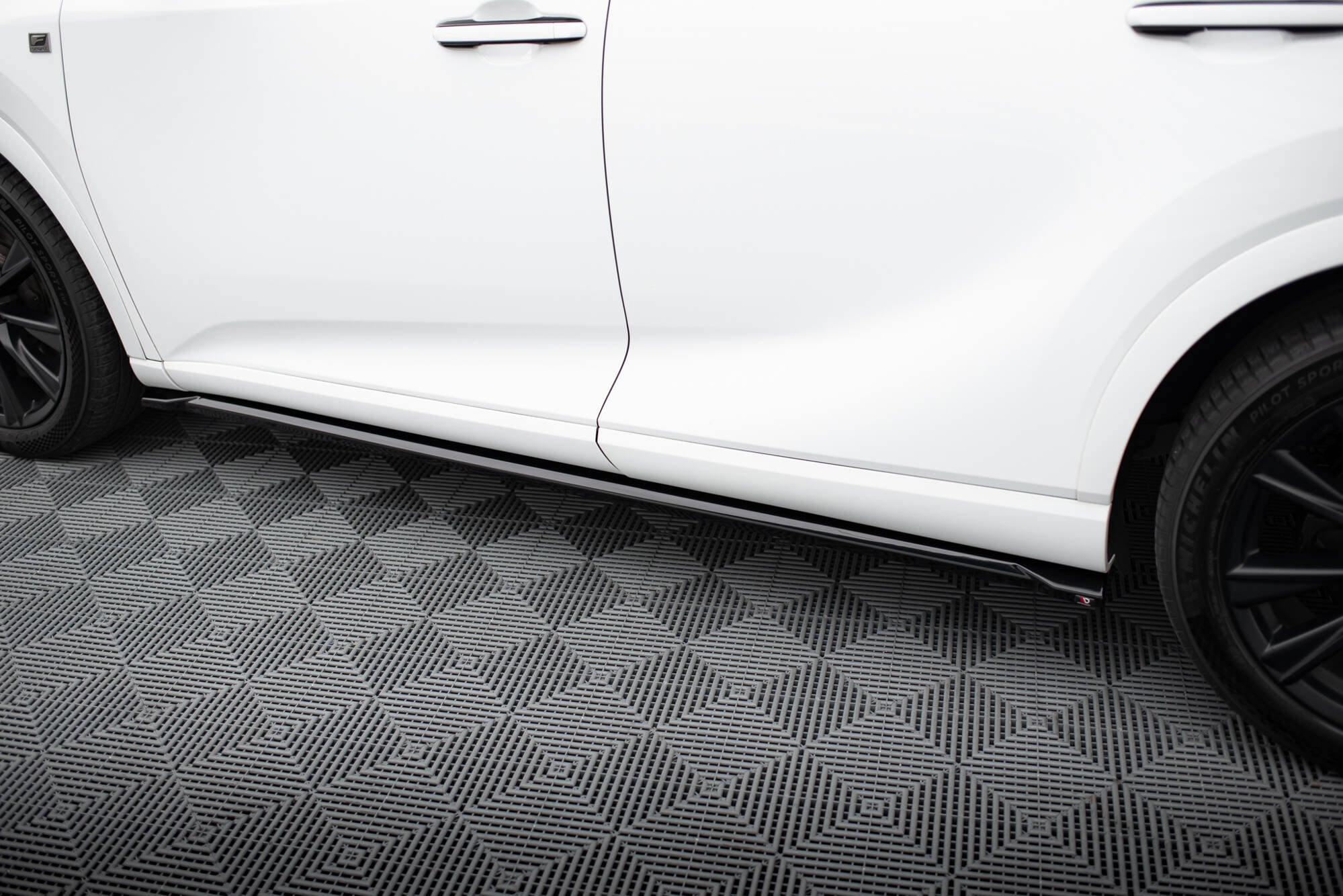 Maxton Design Street+ Seitenschweller Leisten passend für Lexus RX F-Sport Mk5 schwarz Hochglanz