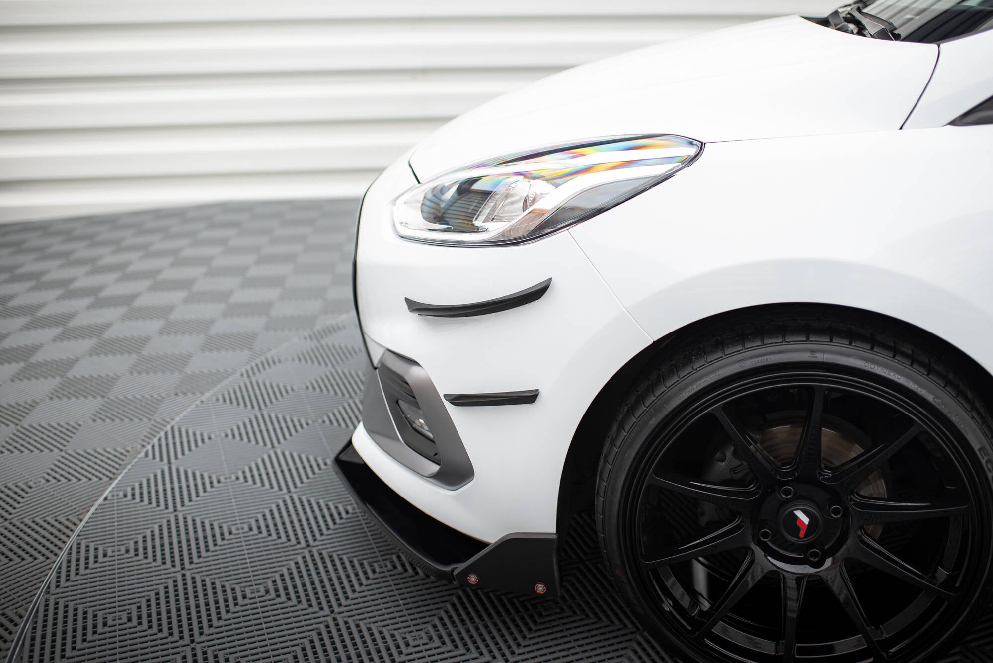 Maxton Design Stoßstangen Flaps Wings vorne Canards passend für V.3 Ford Fiesta Mk8 ST / ST-Line