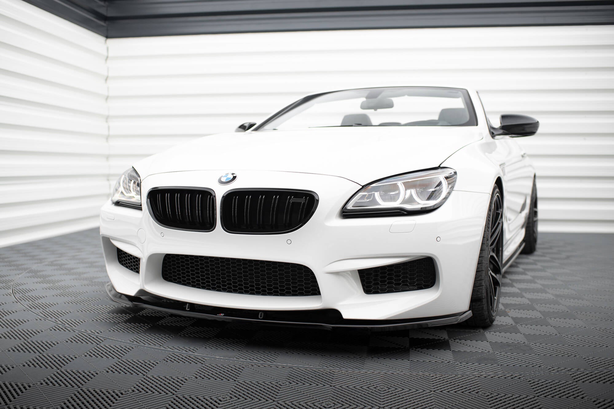 Maxton Design Street+ Spoilerlippe Front Ansatz V.1 passend für BMW M6 Gran Coupe / Coupe / Cabriolet F06 / F13 / F12 schwarz Hochglanz