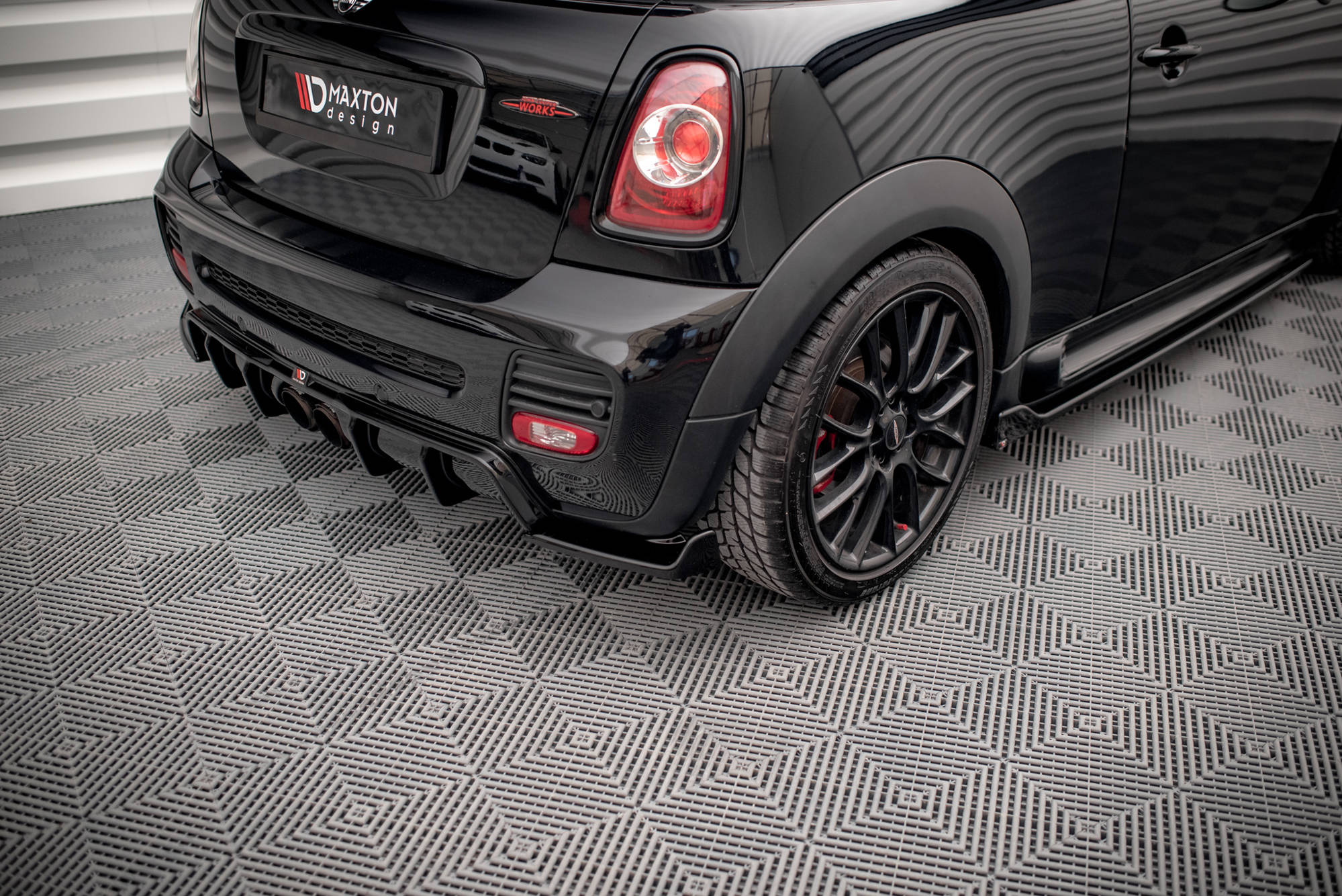 Maxton Design Heck Ansatz Flaps Diffusor V.3 passend für Mini Cooper John Cooper Works R56 schwarz Hochglanz
