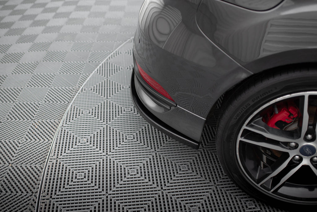 Maxton Design Heck Ansatz Flaps Diffusor V.2 passend für Ford Focus ST Mk3 Facelift schwarz Hochglanz