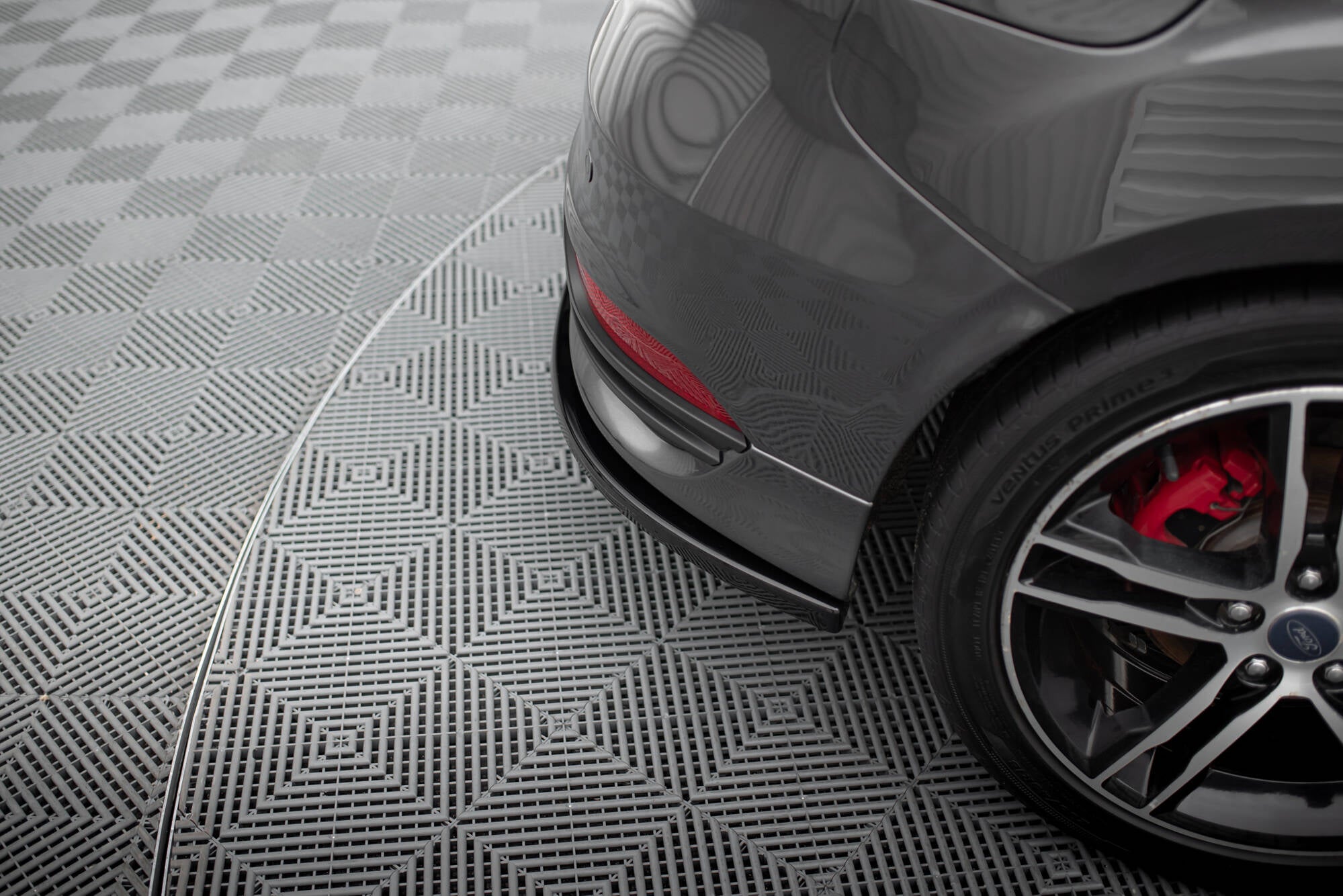 Maxton Design Heck Ansatz Flaps Diffusor V.2 passend für Ford Focus ST Mk3 Facelift schwarz Hochglanz