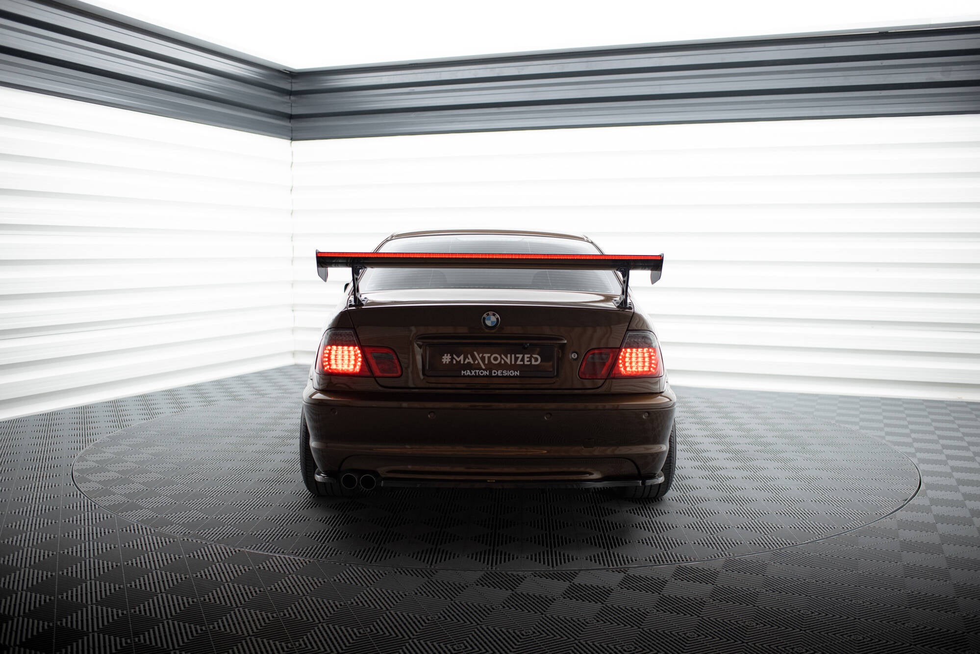 Maxton Design Carbon Spoiler With External Brackets Uprights + LED BMW 3er Coupe E46 für BMW 3er E46