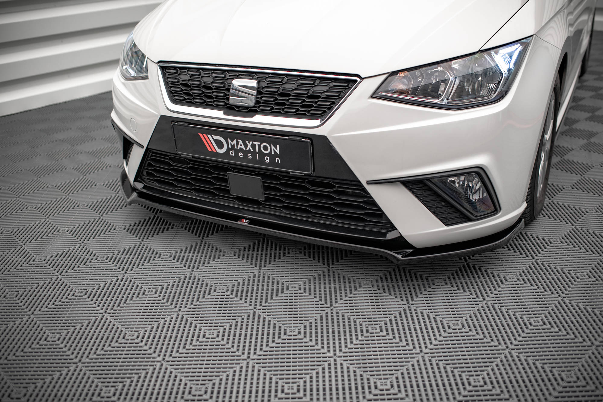 Maxton Design Street+ Spoilerlippe Front Ansatz V.3 passend für Seat Ibiza FR/ Standard Mk5 schwarz Hochglanz