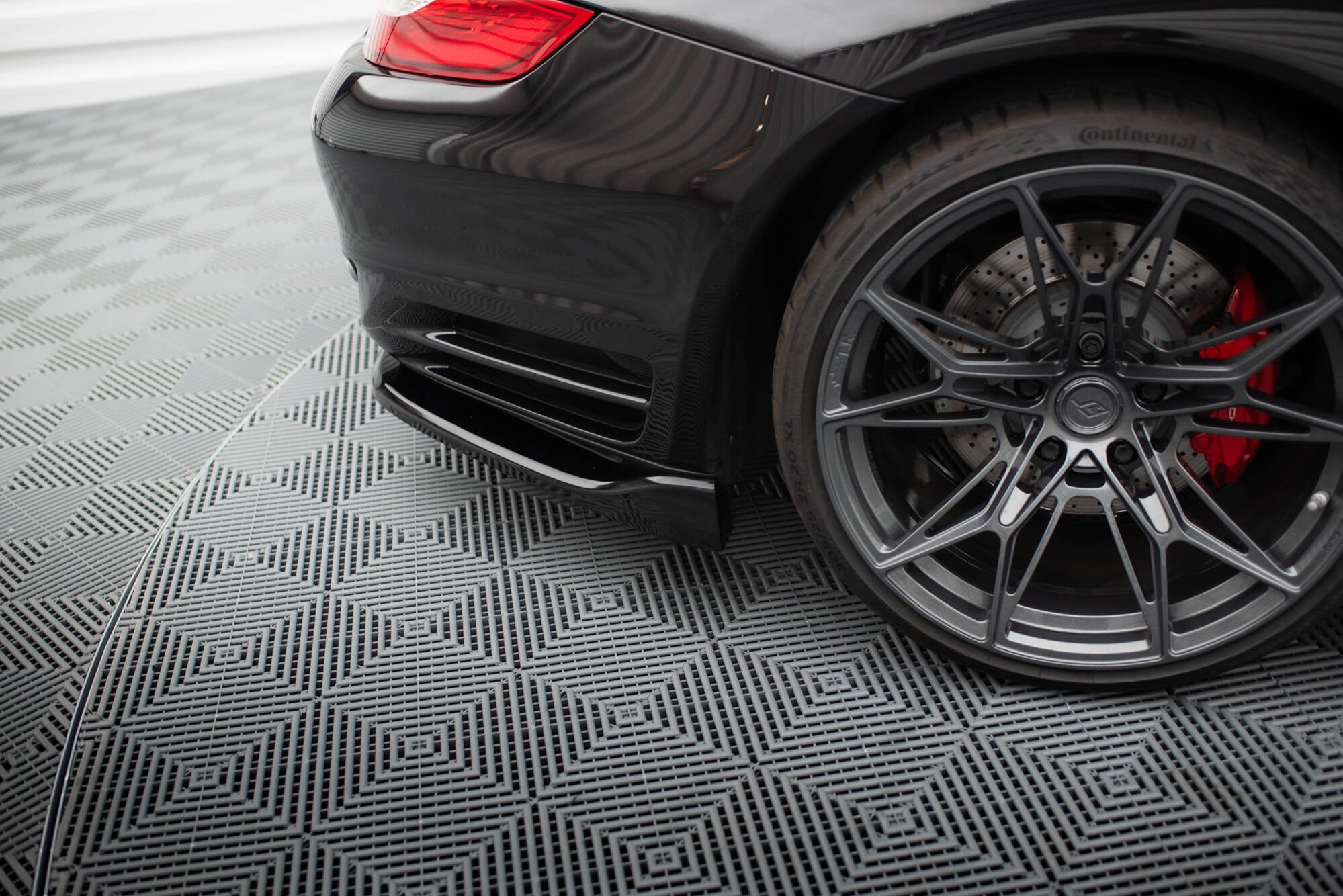Maxton Design Street+ Mittlerer Diffusor RACE passend für Porsche 911 Turbo 997 schwarz Hochglanz