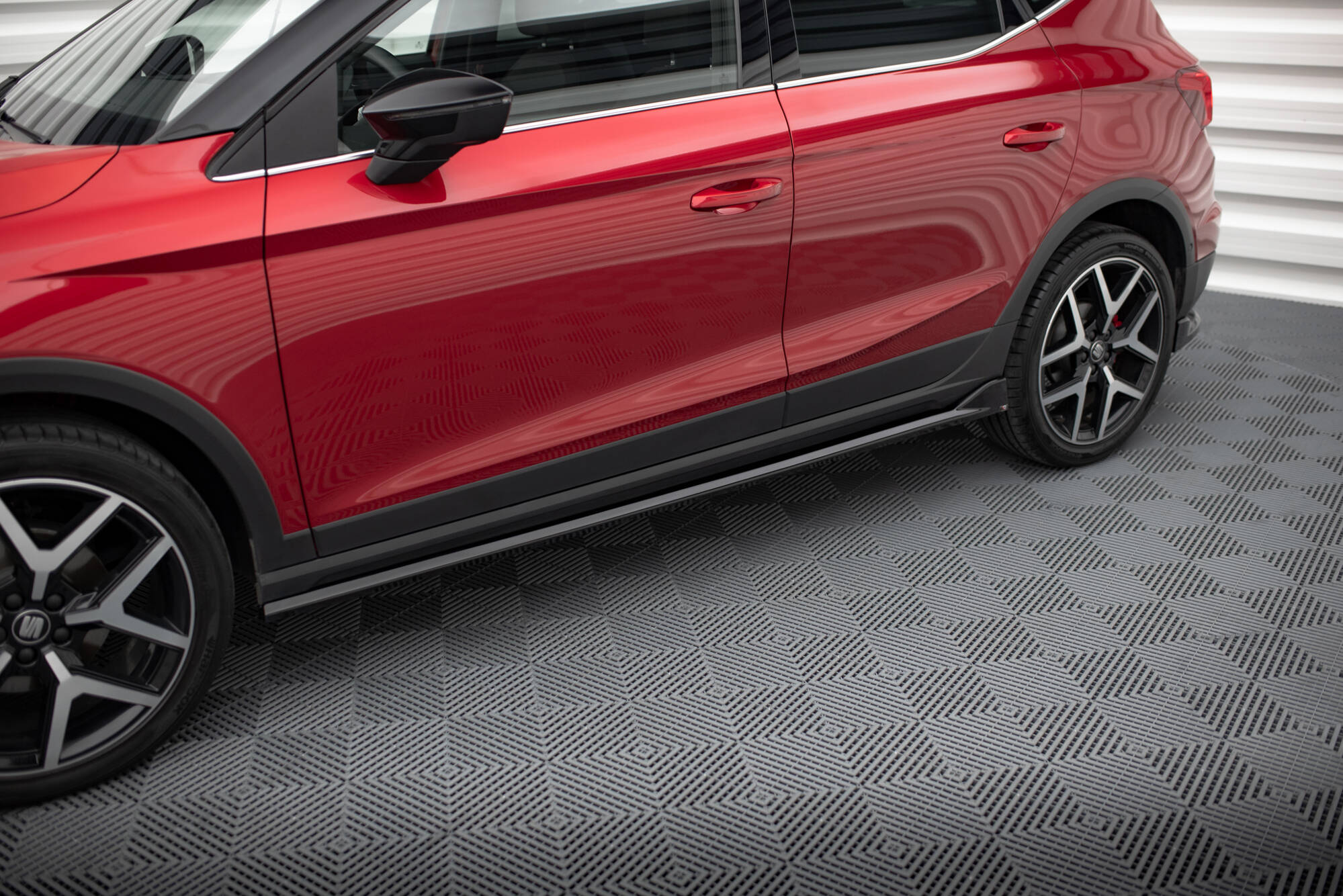 Maxton Design Street+ Seitenschweller Leisten passend für Seat Arona FR Mk1 schwarz Hochglanz