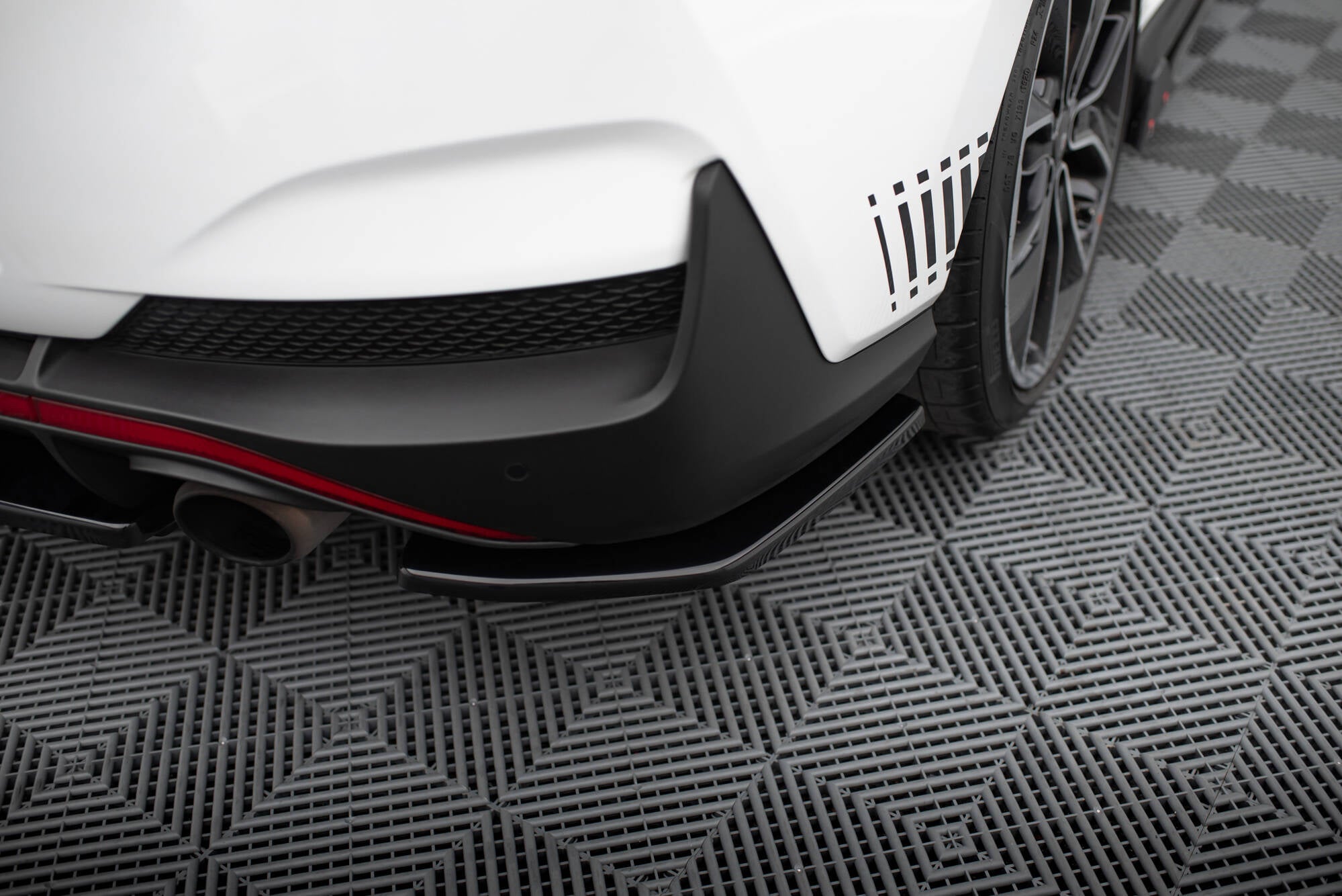 Maxton Design Heck Ansatz Flaps Diffusor passend für Hyundai I30 N Mk3 Fastback schwarz Hochglanz