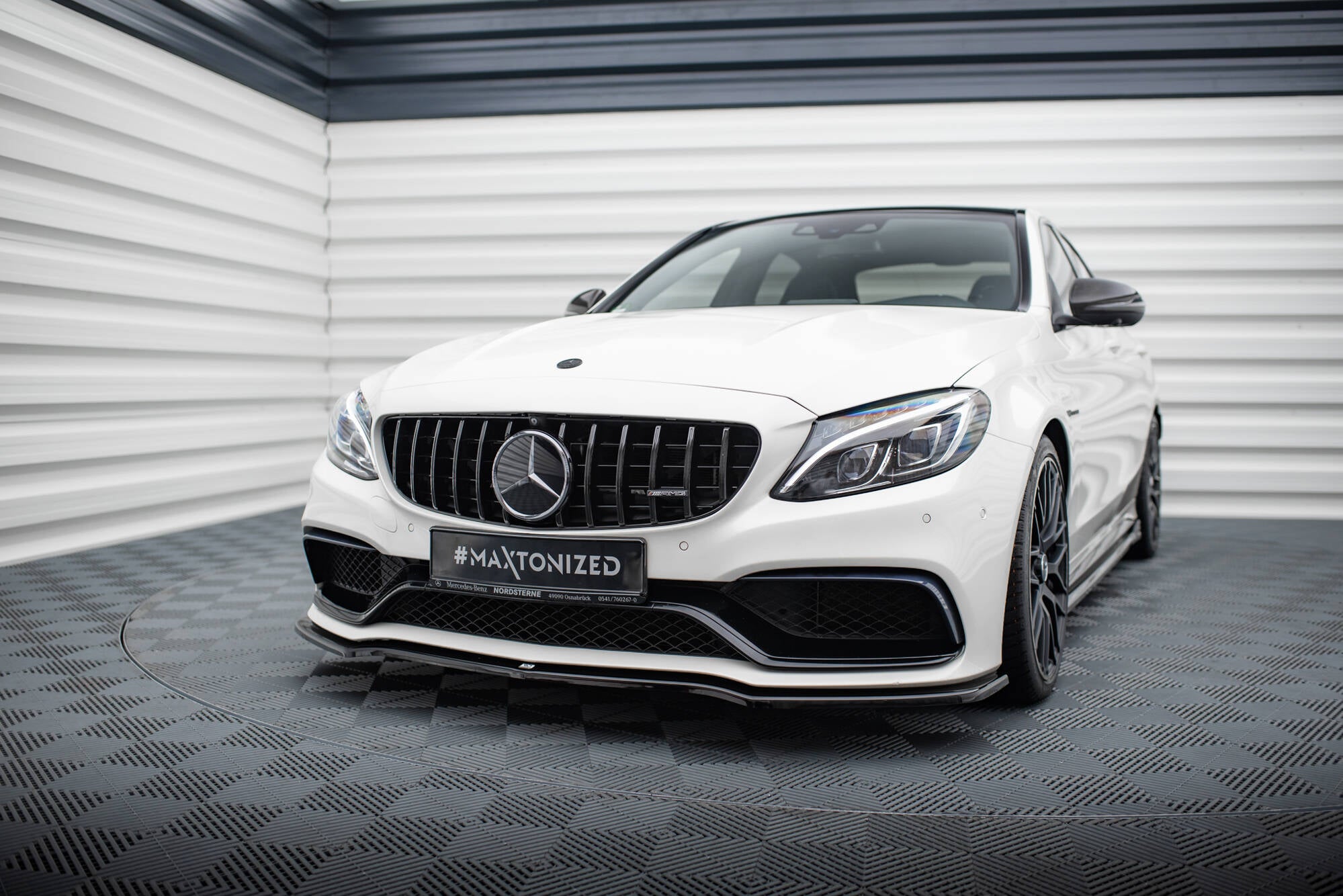 Maxton Design Street+ Spoilerlippe Front Ansatz V.1 passend für Mercedes-AMG C63 Limousine / Kombi W205 / S205 schwarz Hochglanz