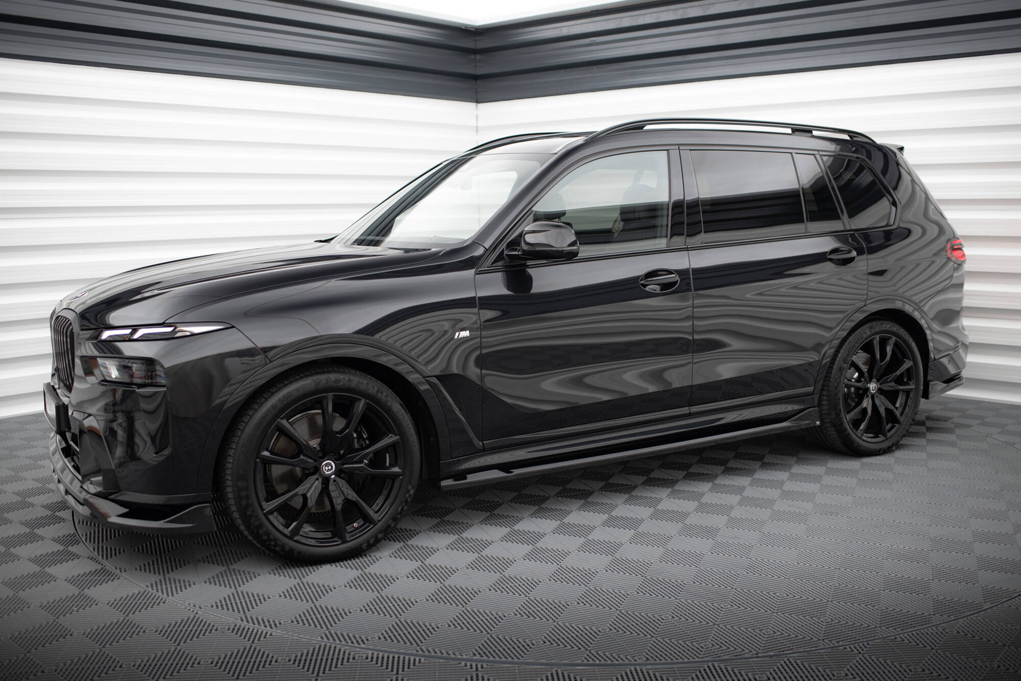 Maxton Design Street+ Seitenschweller Leisten passend für BMW X7 M-Paket G07 Facelift schwarz Hochglanz
