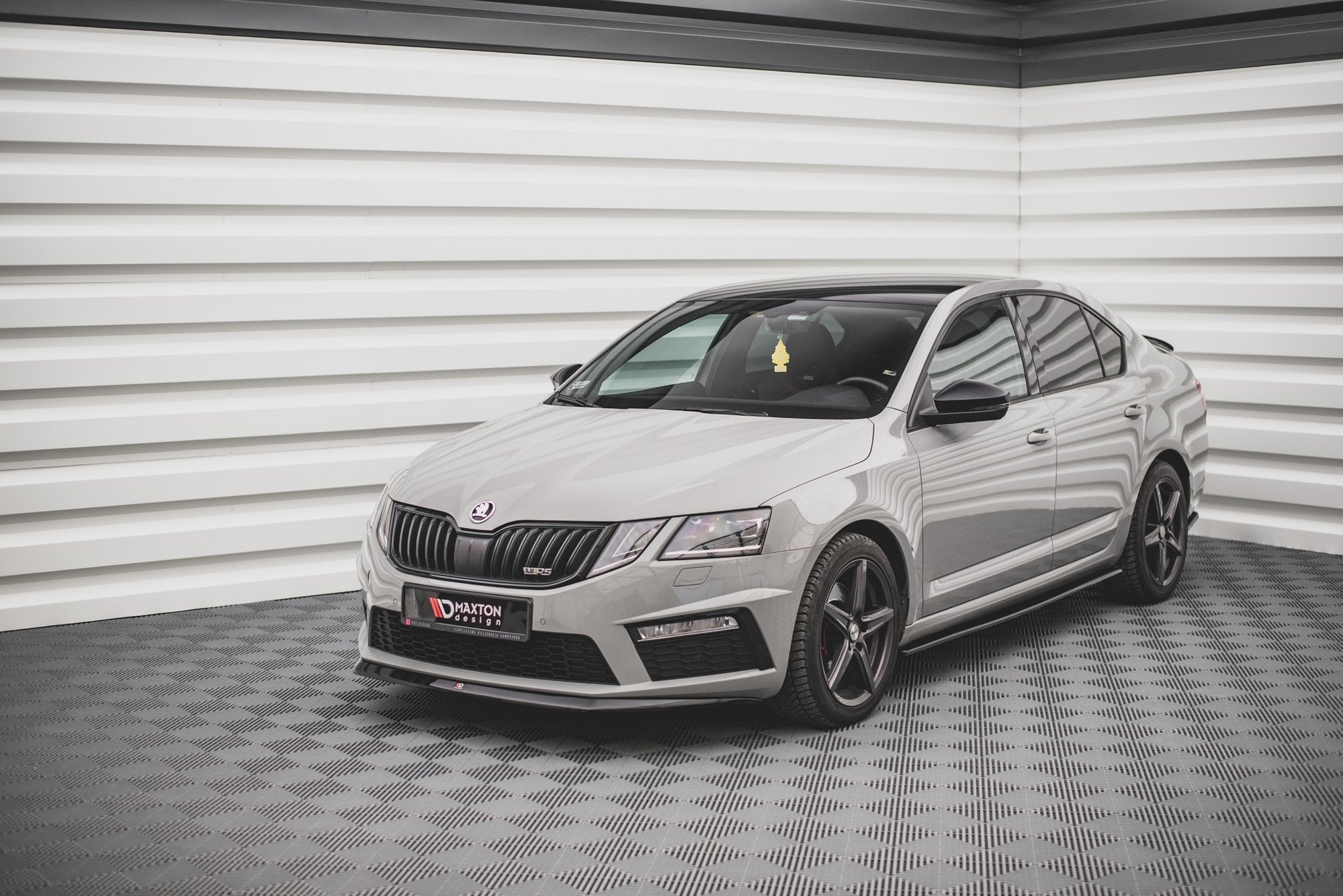 Maxton Design Street+ Spoilerlippe Front Ansatz V.1 passend für Skoda Octavia RS Mk3 Facelift schwarz Hochglanz