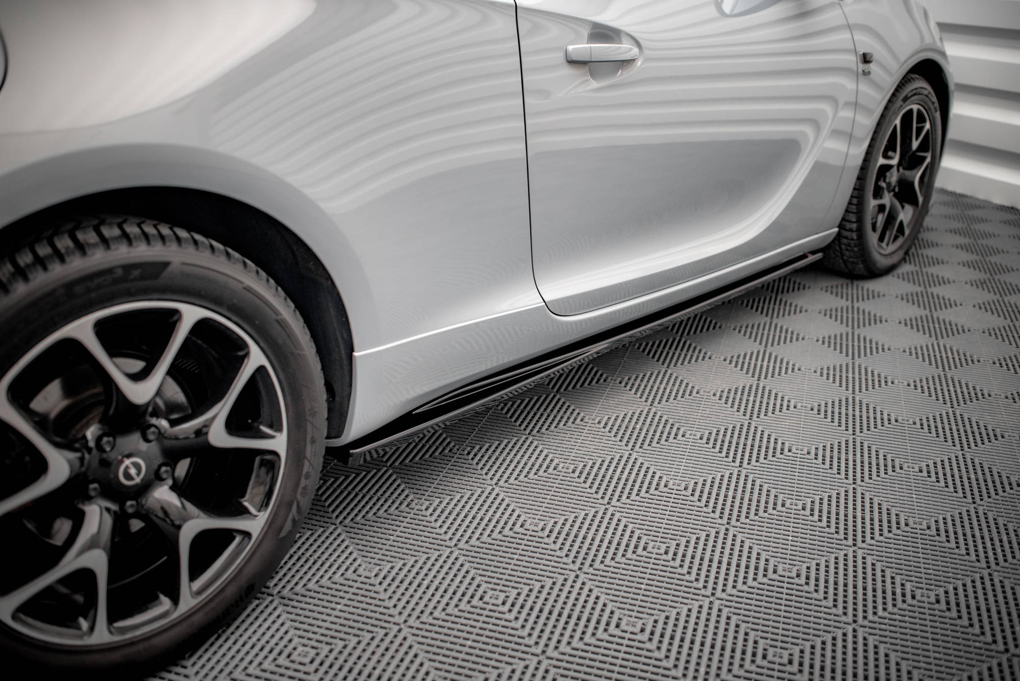 Maxton Design Street+ Seitenschweller Leisten passend für Opel Astra GTC OPC-Line J schwarz Hochglanz