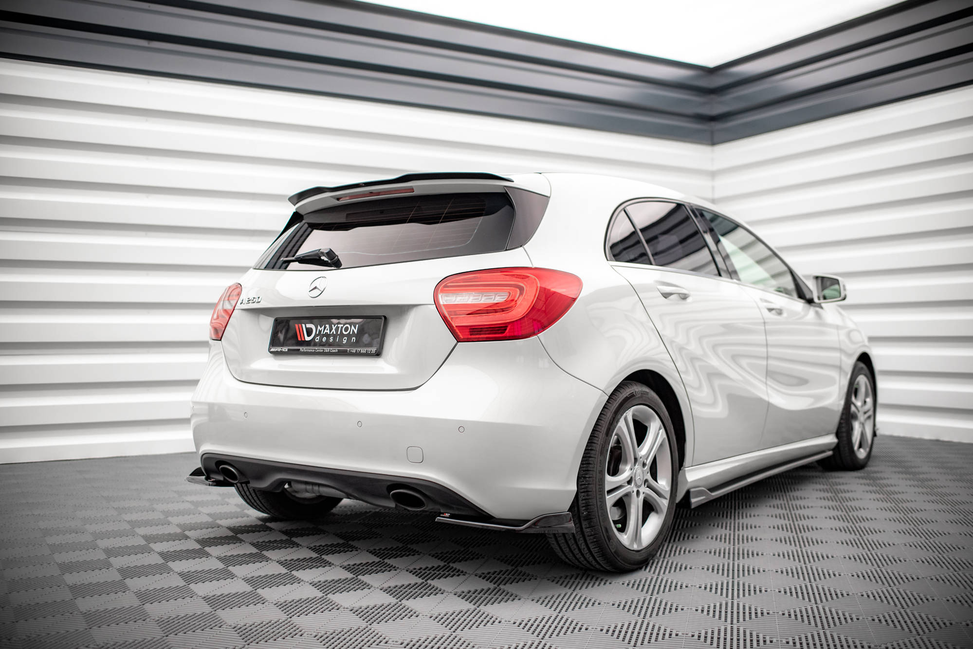 Maxton Design Heck Ansatz Flaps Diffusor V.1 passend für Mercedes-Benz A W176 schwarz Hochglanz