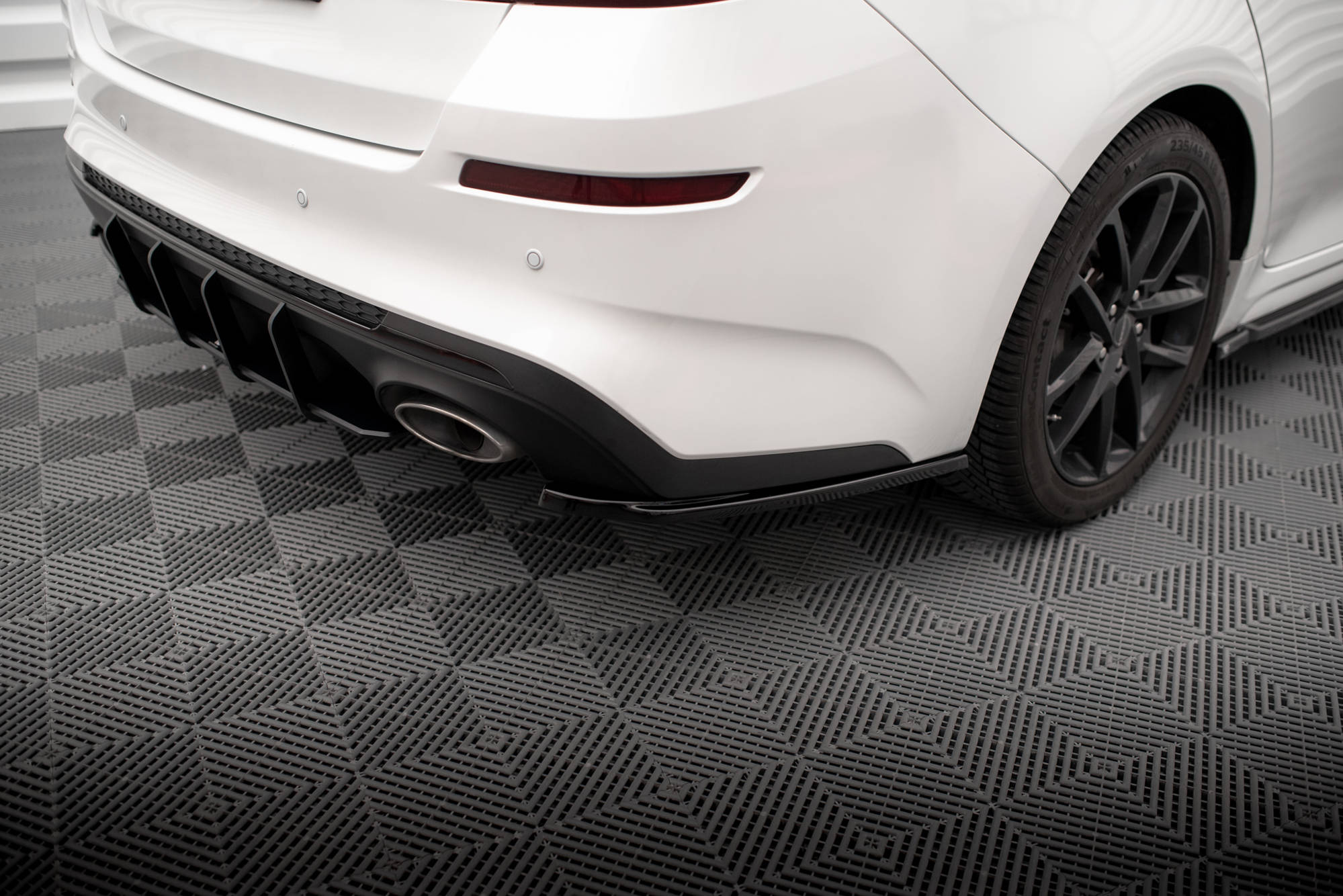 Maxton Design Heck Ansatz Flaps Diffusor V.2 passend für Kia Optima Mk4 Facelift schwarz Hochglanz