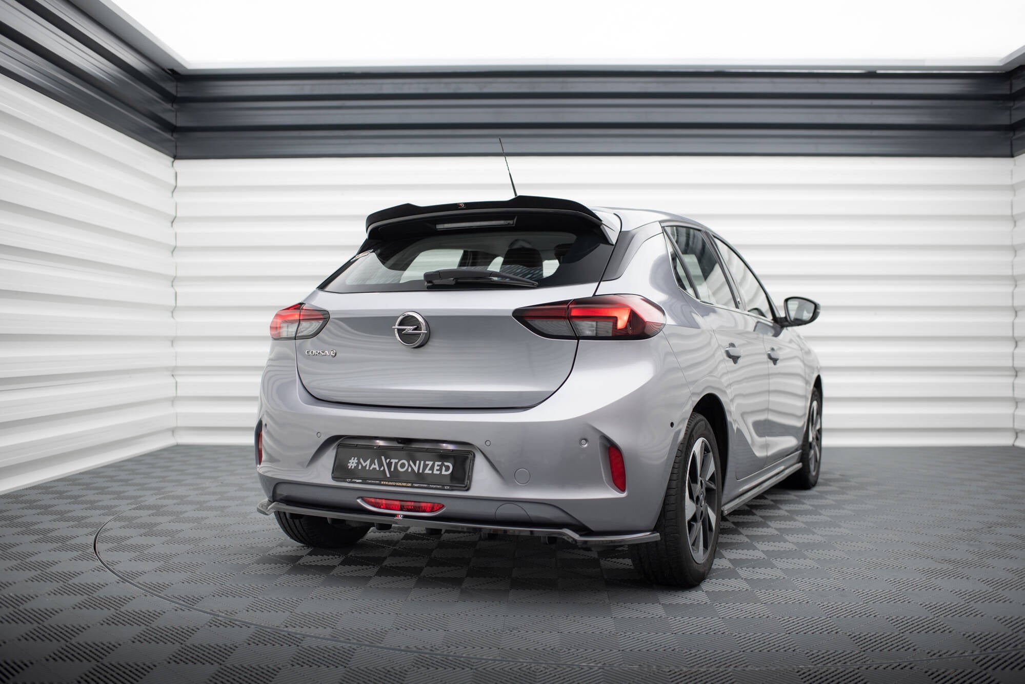 Maxton Design Spoiler CAP passend für Opel Corsa F ( Mk6) schwarz Hochglanz