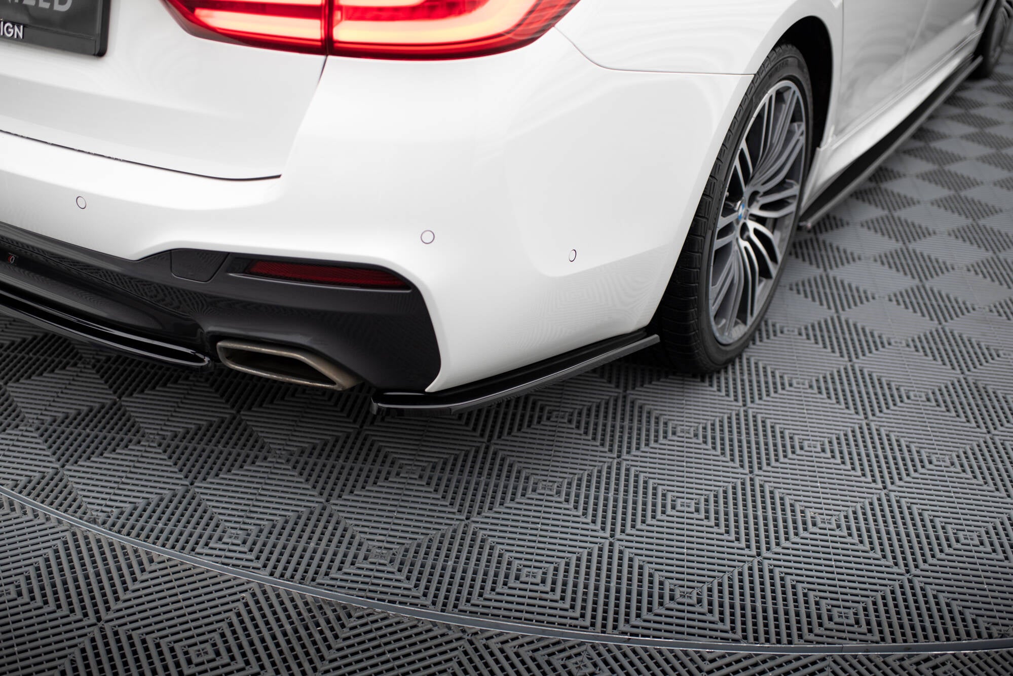Maxton Design Heck Ansatz Flaps Diffusor passend für BMW 5er G30/ G31 M-Paket schwarz Hochglanz