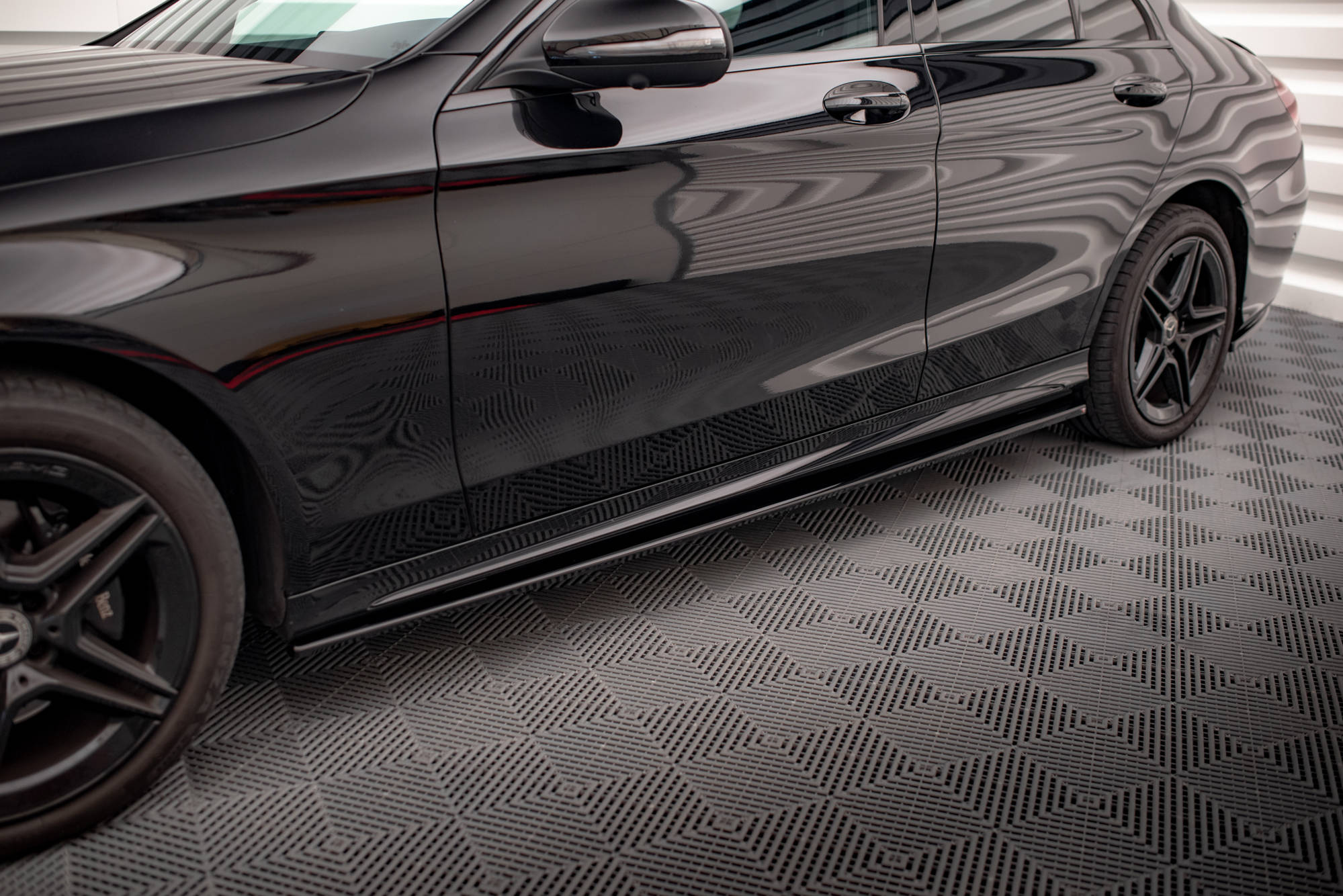 Maxton Design Street+ Seitenschweller Leisten passend für Mercedes-Benz C43 / C AMG-Line Limousine / Kombi W205 / S205 Facelift schwarz Hochglanz