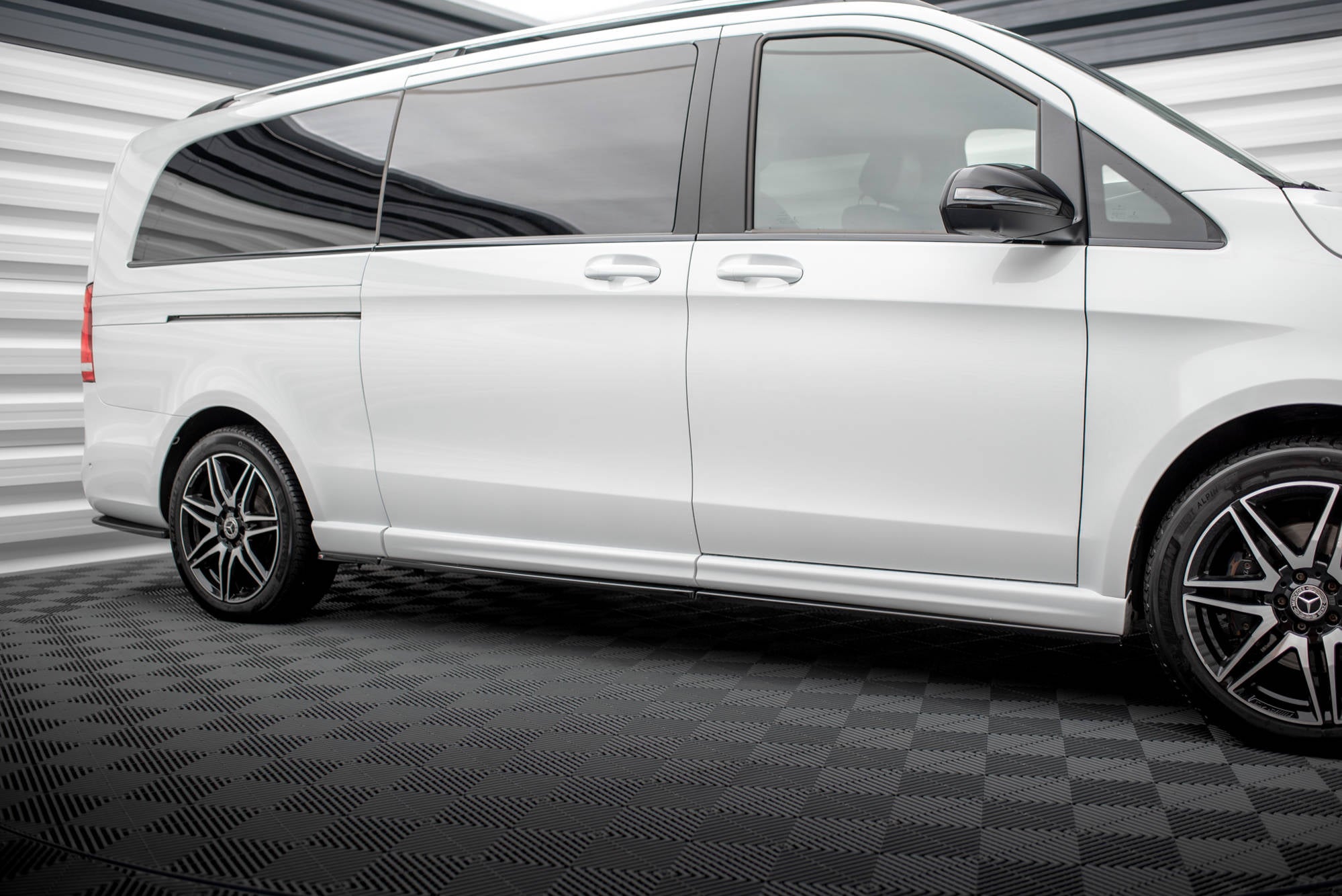 Maxton Design Street+ Seitenschweller Leisten passend für V.1 passend für Mercedes-Benz V-Klasse Extra Long AMG-Line W447 schwarz Hochglanz