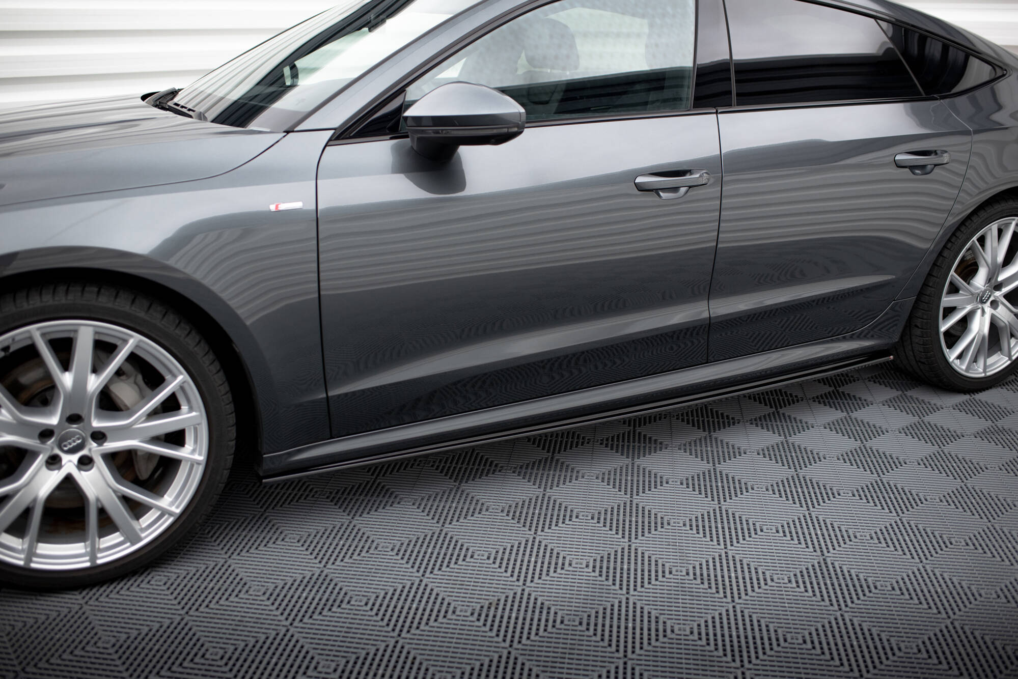 Maxton Design Street+ Seitenschweller Leisten passend für Audi A7 S-Line C8 / S7 C8 / C8 Facelift / S7 Facelift schwarz Hochglanz