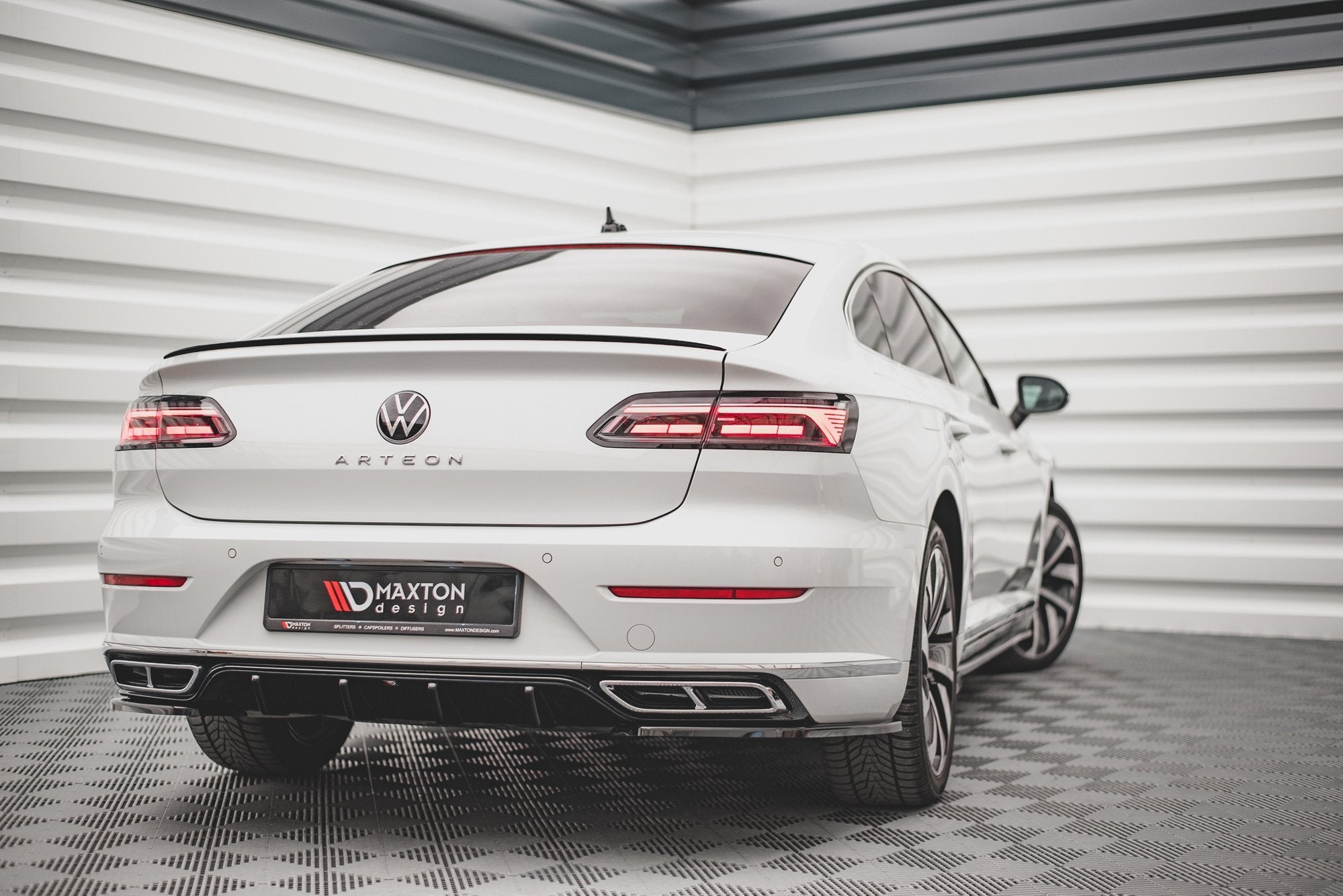 Maxton Design Diffusor Heck Ansatz passend für VW Arteon R-Line Limousine / Shooting Brake Mk1 Facelift schwarz Hochglanz