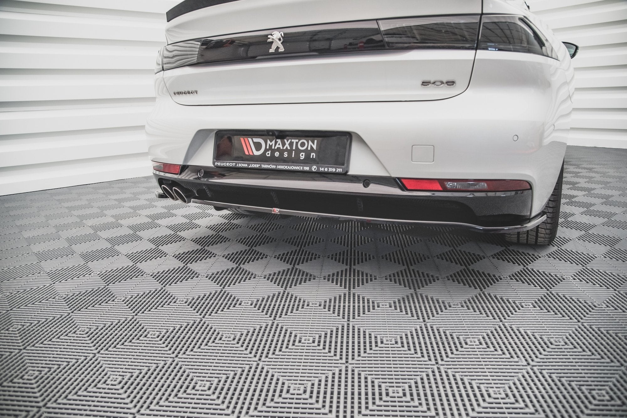 Maxton Design Street+ Mittlerer Diffusor RACE passend für Peugeot 508 Diesel Mk2 schwarz Hochglanz
