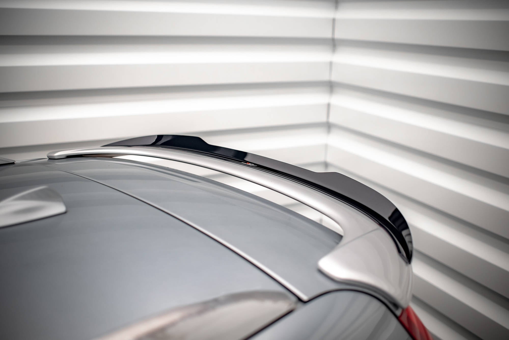 Maxton Design Spoiler CAP V.2 passend für Volvo V70 Mk3 schwarz Hochglanz