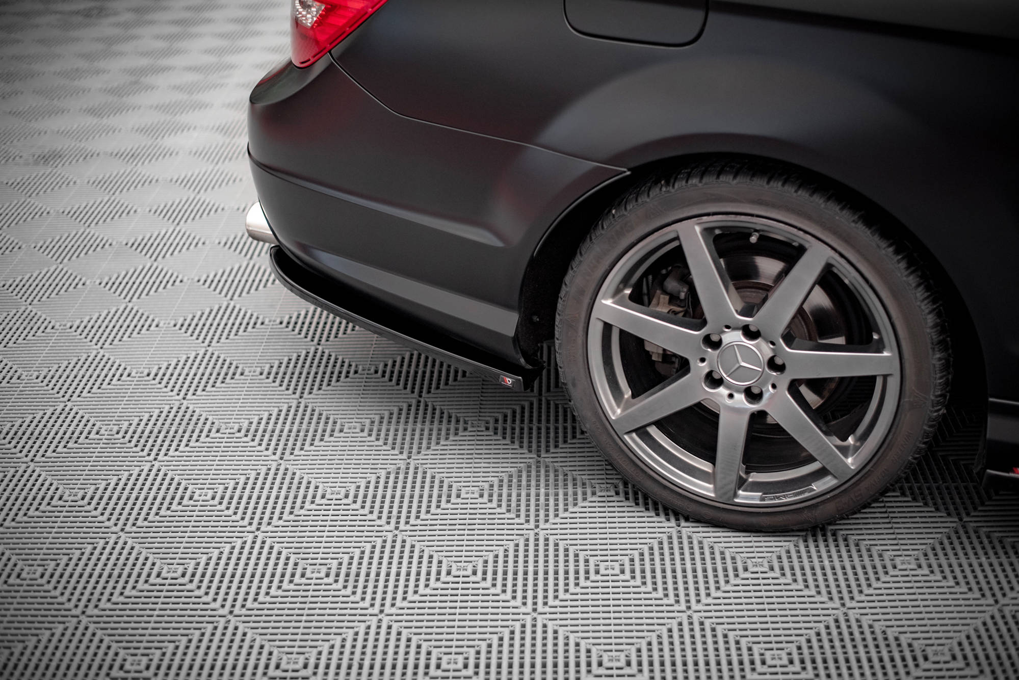 Maxton Design Heck Ansatz Flaps Diffusor passend für Mercedes-Benz C Coupe / Limousine / Kombi AMG-Line C204 / W204 Facelift / S204 Facelift schwarz Hochglanz