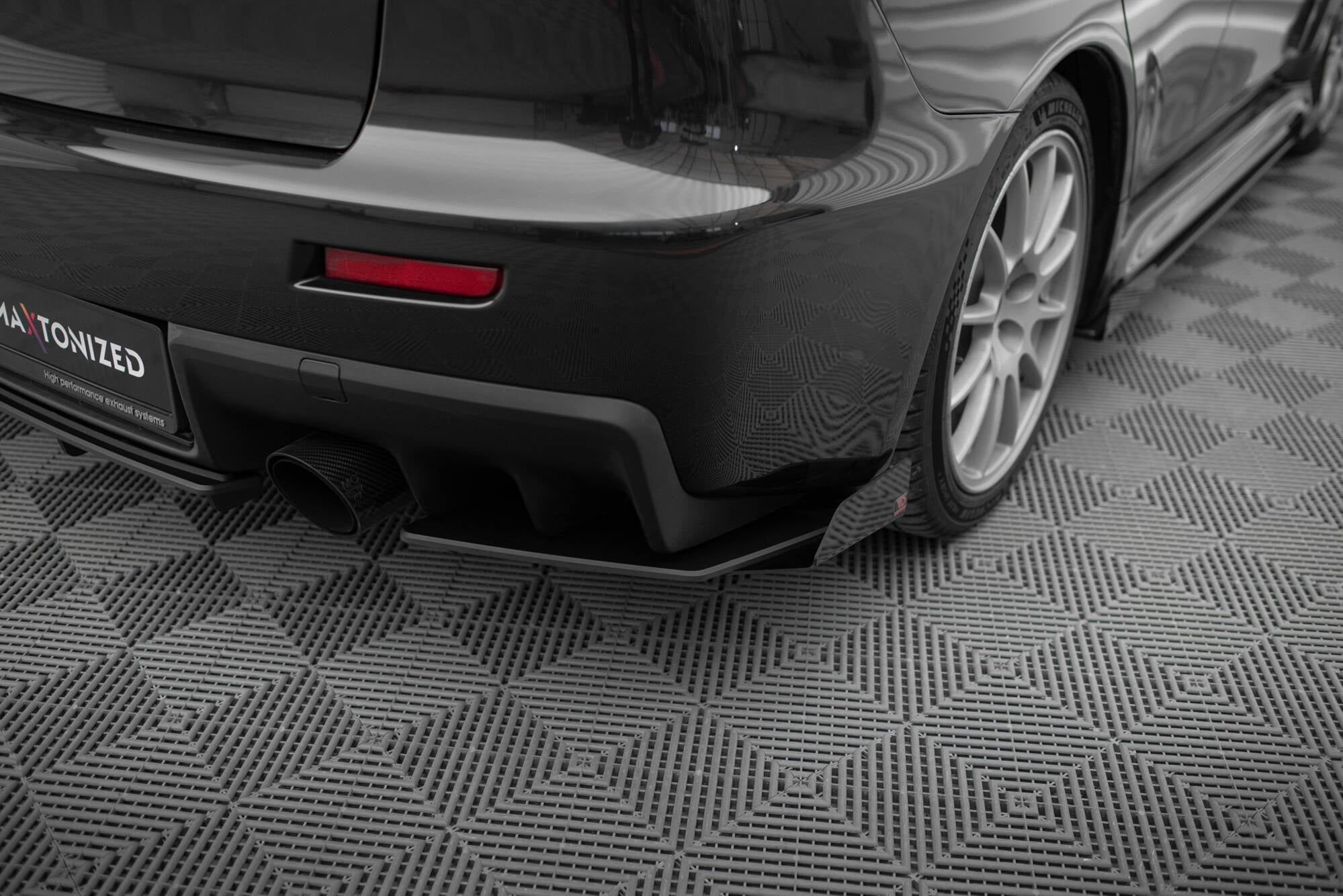 Maxton Design Hintere Seiten Flaps passend für Mitsubishi Lancer EVO X schwarz Hochglanz