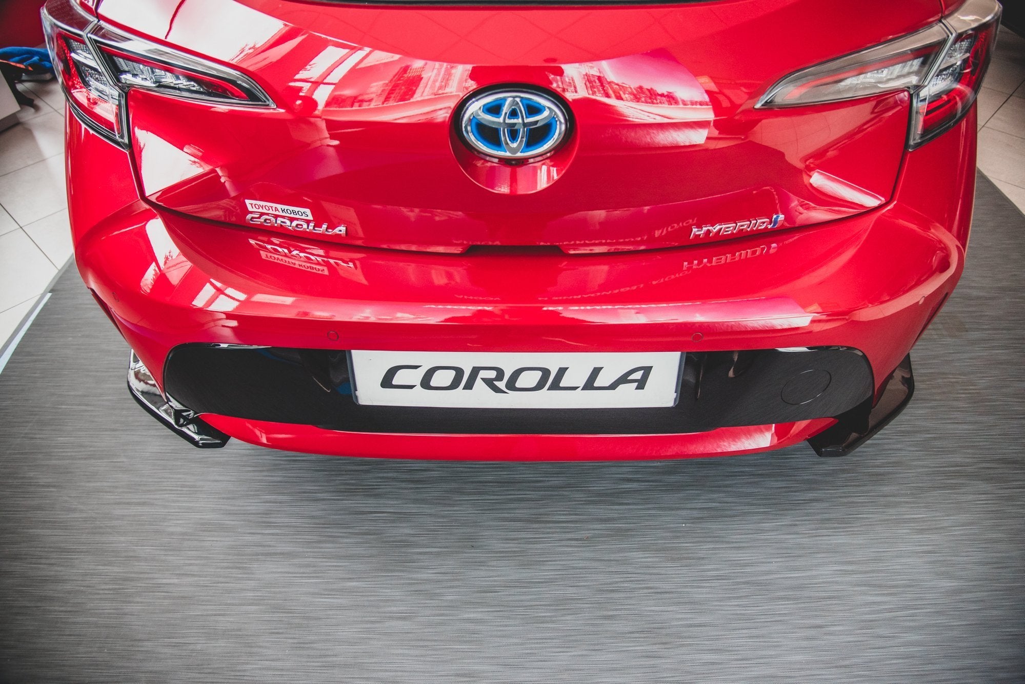 Maxton Design Heck Ansatz Flaps Diffusor passend für Toyota Corolla XII Hatchback schwarz Hochglanz