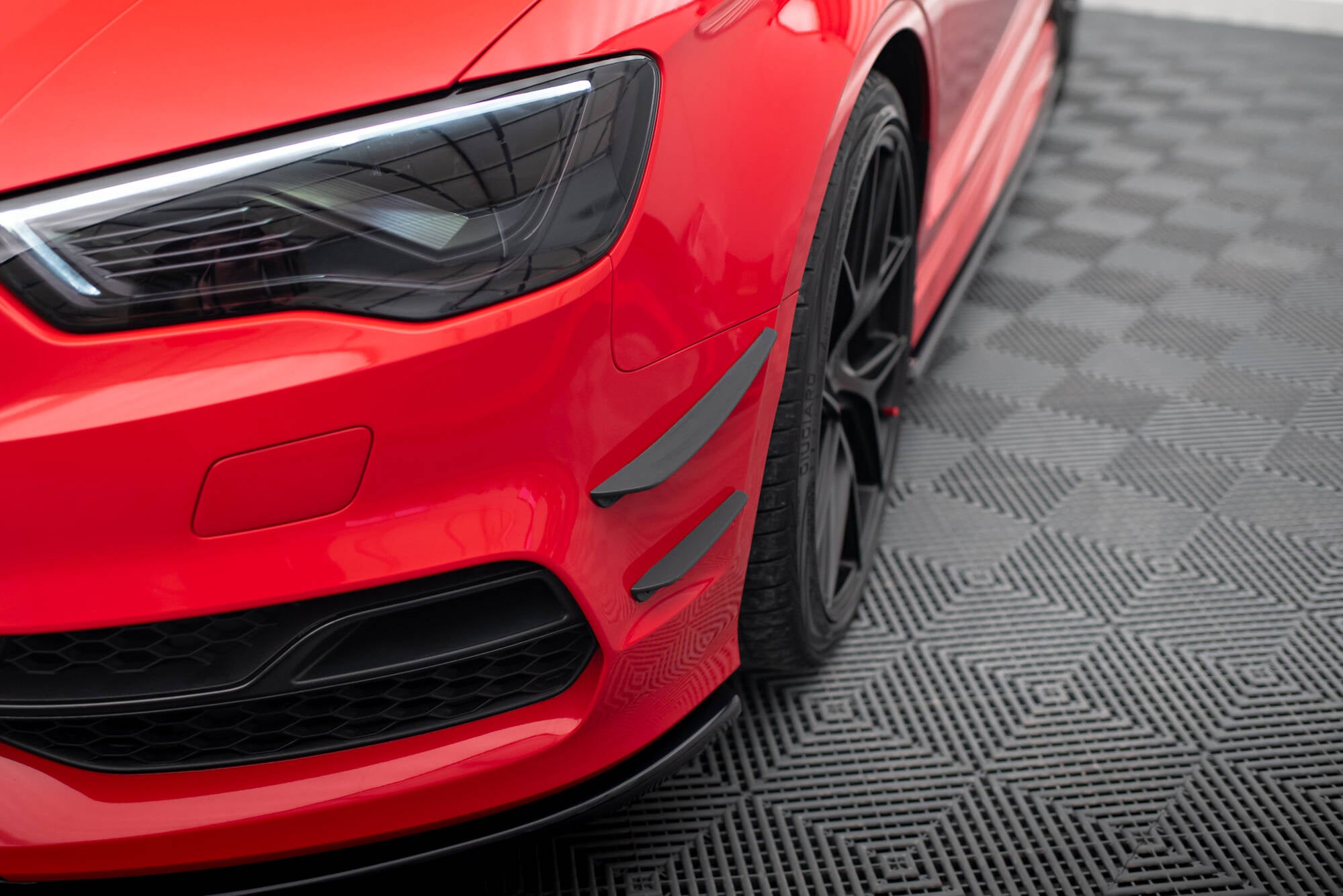 Maxton Design Stoßstangen Flaps Wings vorne Canards passend für Audi S3 / A3 S-Line 8V Limousine / Cabrio