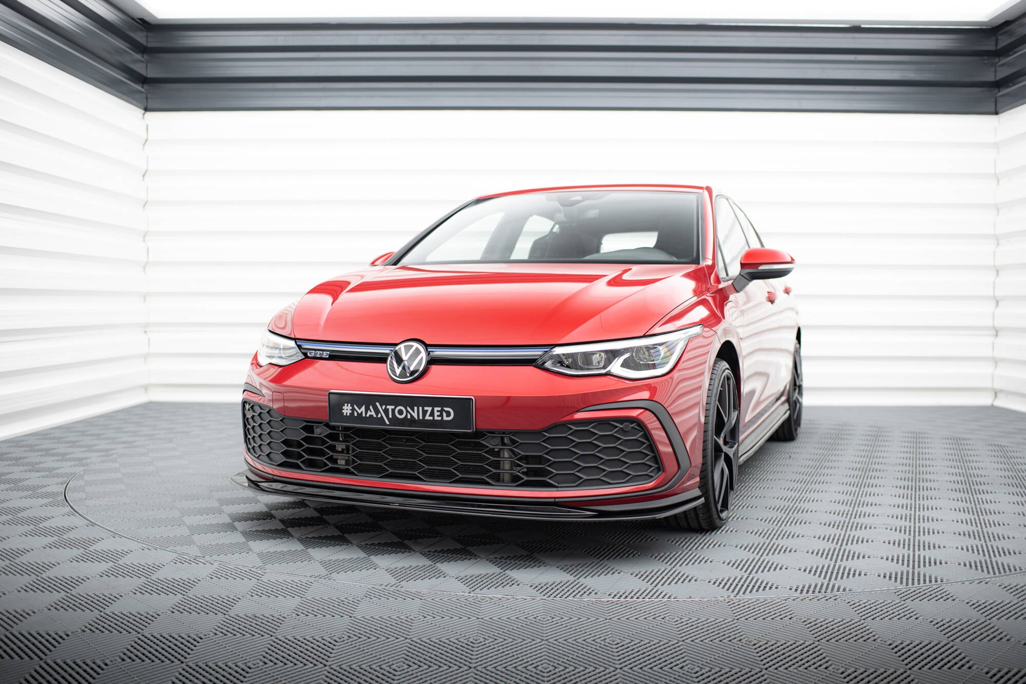 Maxton Design Street+ Spoilerlippe Front Ansatz V.5 passend für VW Golf GTI / GTE / GTD / R-Line Mk8 schwarz Hochglanz