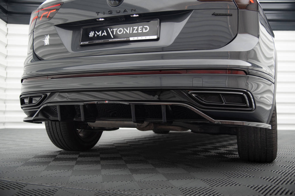Maxton Design Street+ Mittlerer Diffusor RACE passend für VW Tiguan R-Line Mk2 Facelift schwarz Hochglanz