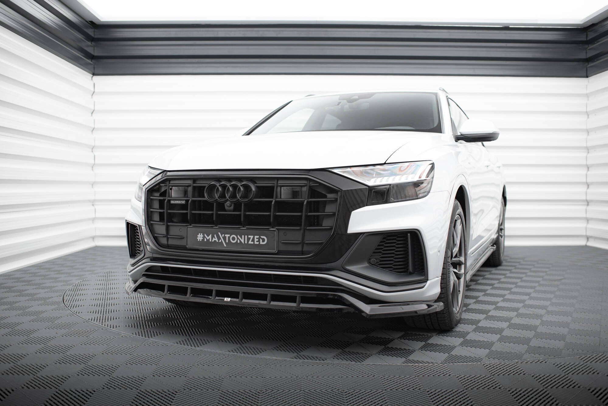 Maxton Design Street+ Spoilerlippe Front Ansatz V.2 passend für Audi SQ8 / Q8 S-Line Mk1 schwarz Hochglanz