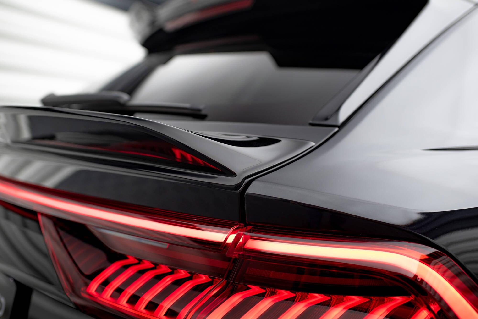 Maxton Design Niedriger Spoiler CAP 3D passend für Audi RSQ8 Mk1 Facelift schwarz Hochglanz