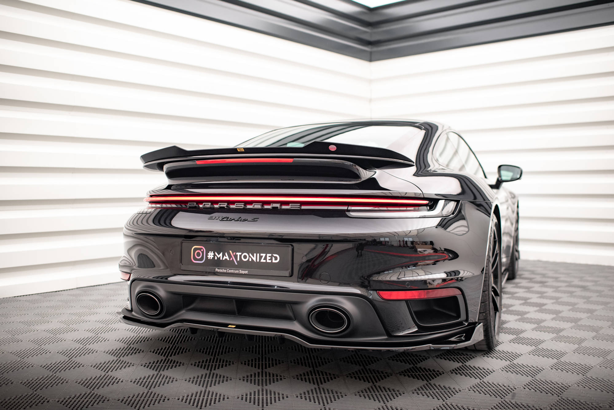 Maxton Design Spoiler CAP passend für Porsche 911 Turbo S 992 schwarz Hochglanz