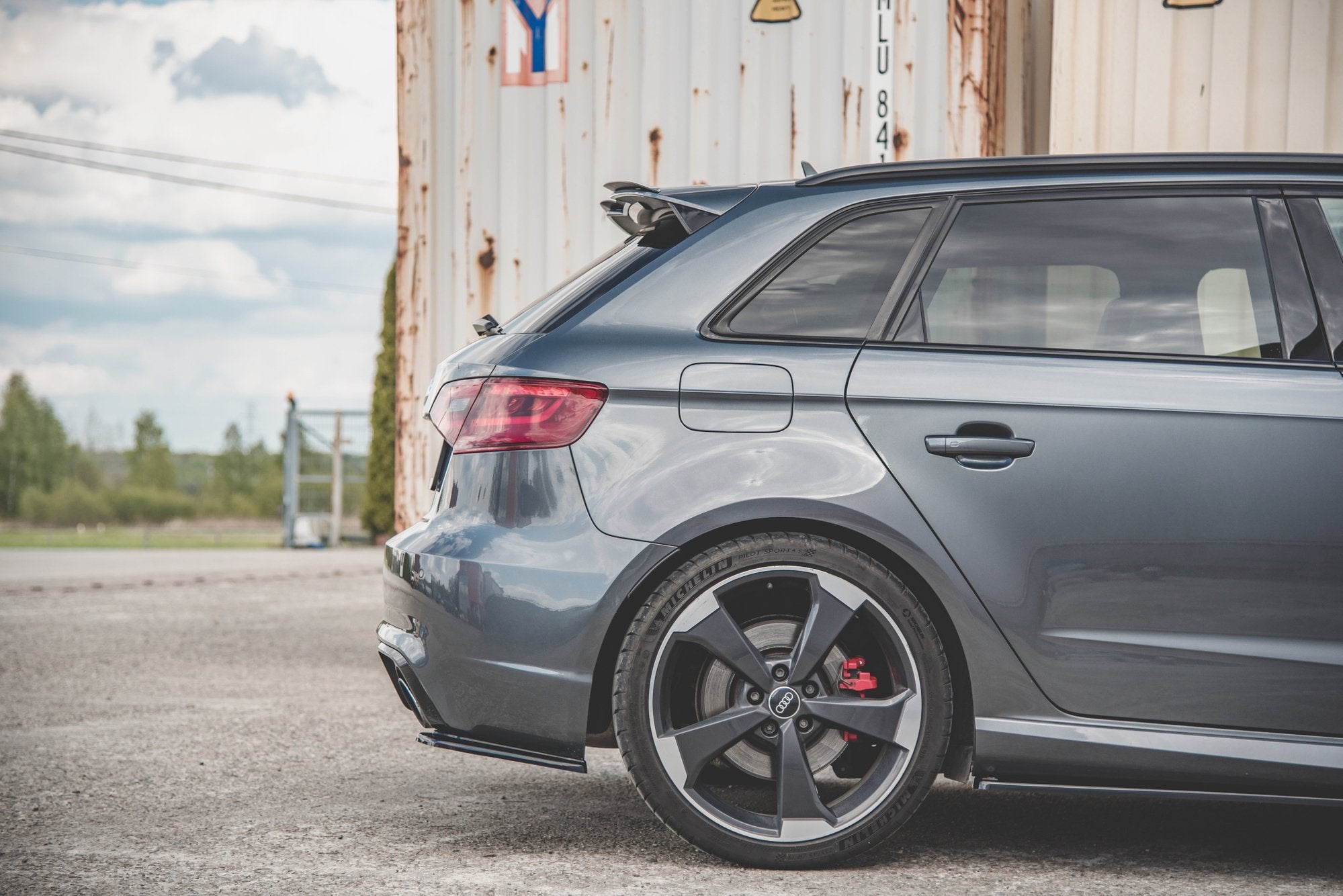 Maxton Design Heck Ansatz Flaps Diffusor V.1 passend für Audi RS3 8V Sportback schwarz Hochglanz