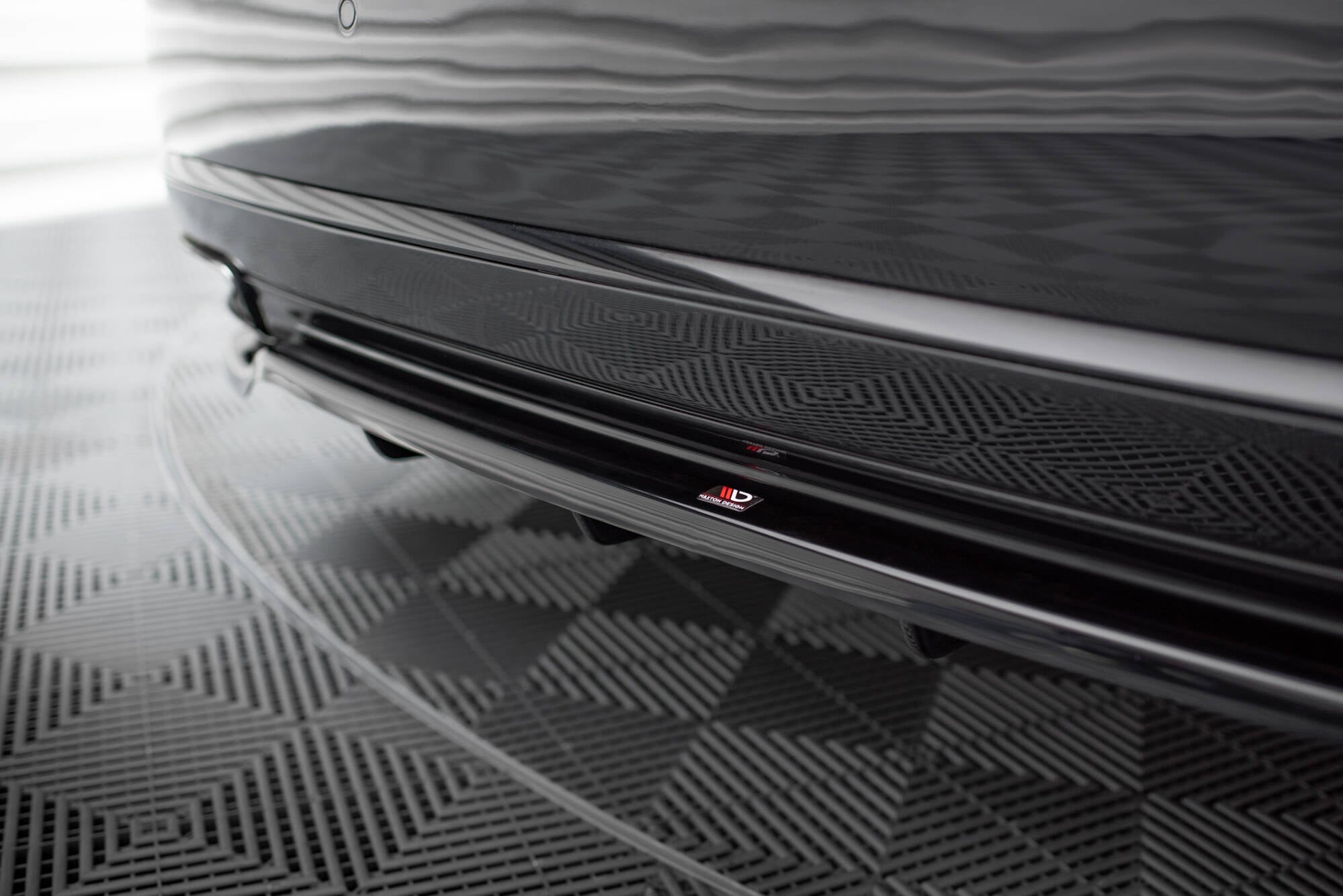 Maxton Design Street+ Mittlerer Diffusor RACE passend für Audi A8 D4 Facelift schwarz Hochglanz