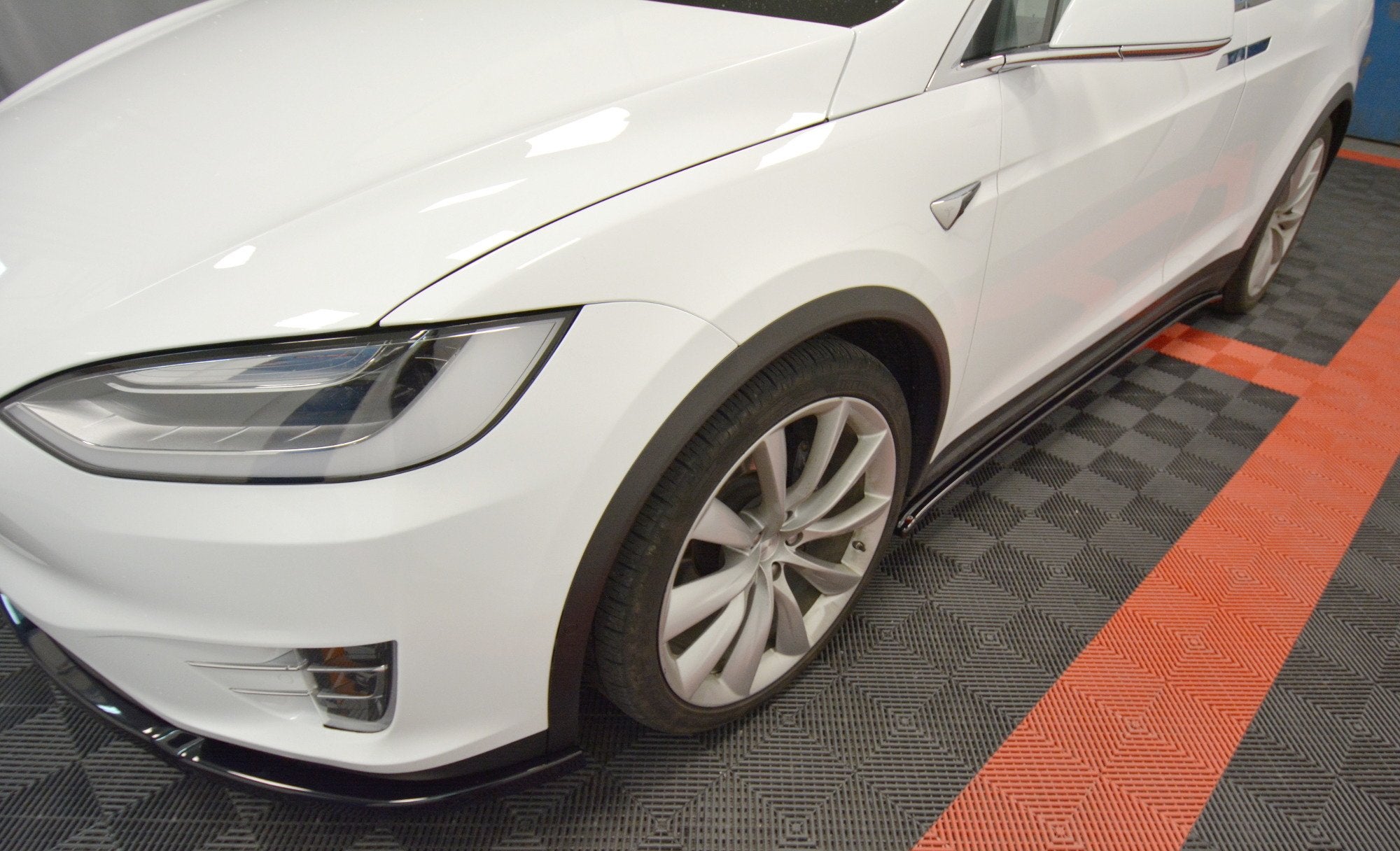 Maxton Design Street+ Seitenschweller Leisten passend für V.1 passend für Tesla Model X Mk1 schwarz Hochglanz