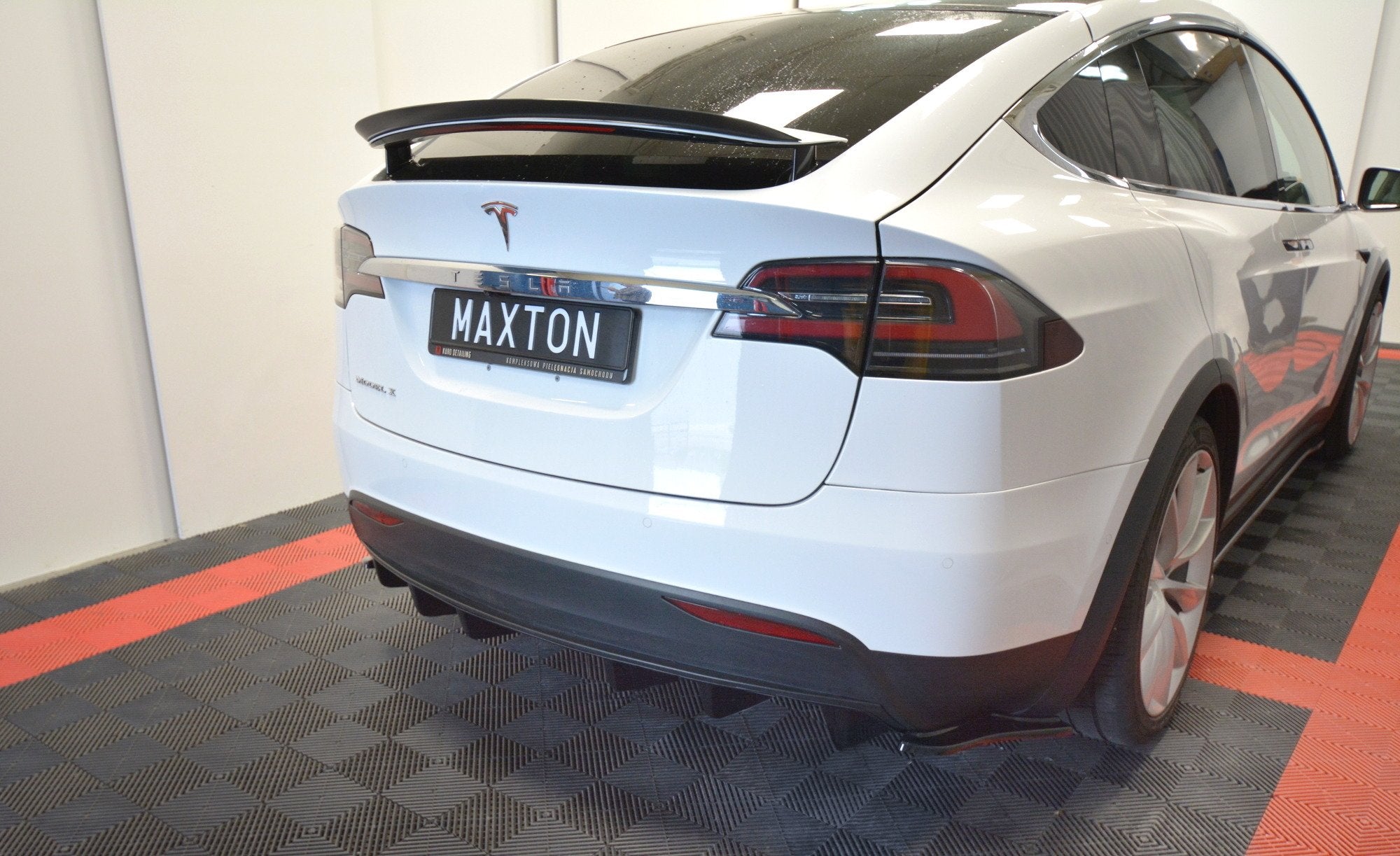 Maxton Design Diffusor Heck Ansatz passend für TESLA MODEL X schwarz Hochglanz