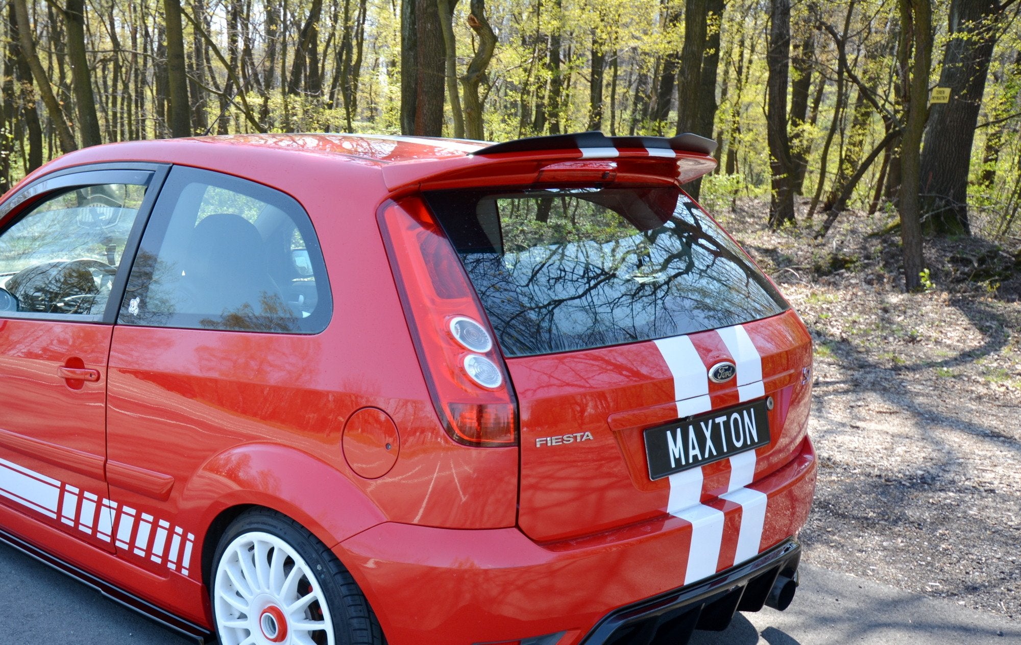 Maxton Design Spoiler CAP V.1 passend für Ford Fiesta ST Mk6 schwarz Hochglanz