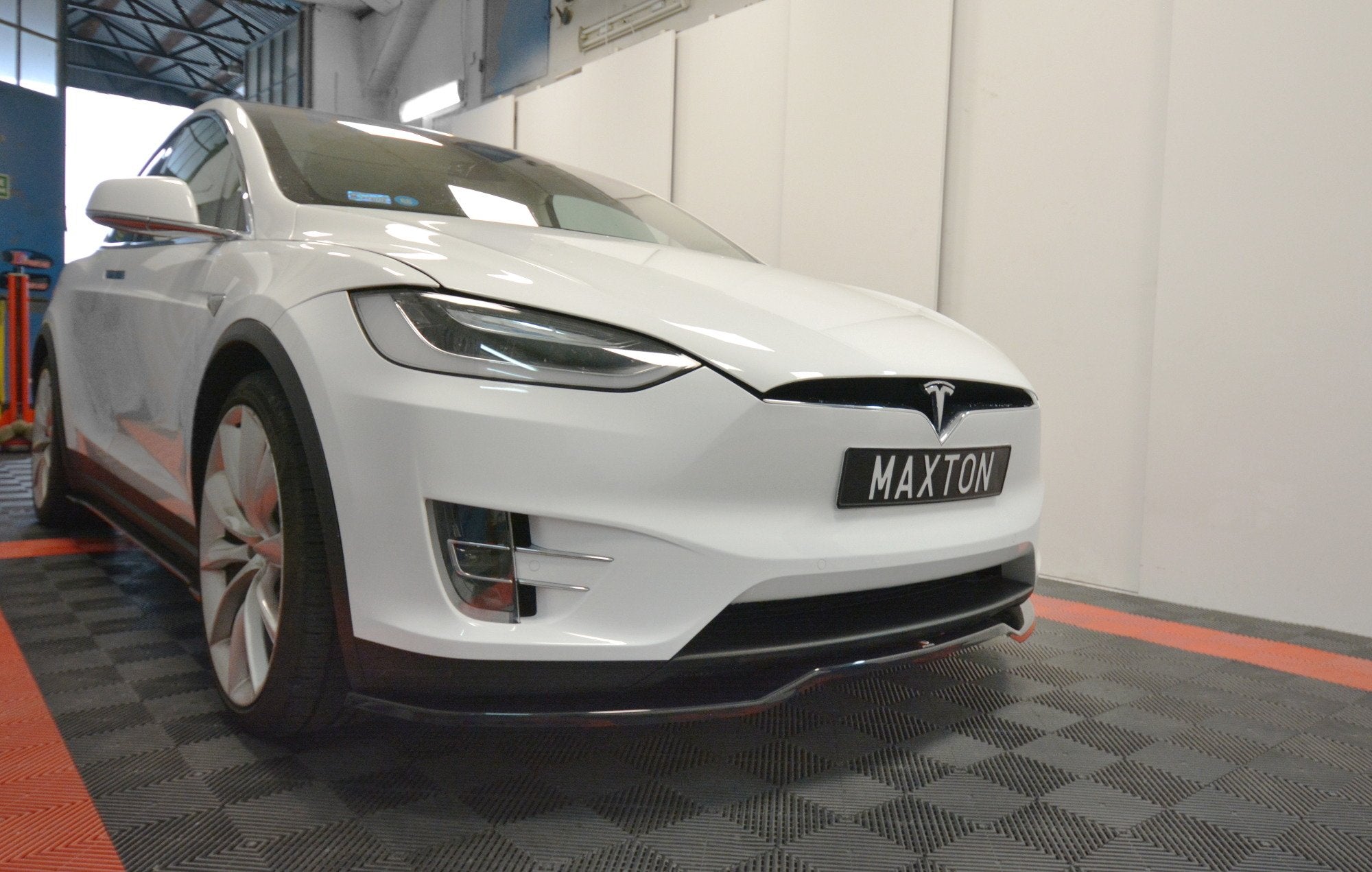 Maxton Design Street+ Spoilerlippe Front Ansatz V.2 passend für TESLA MODEL X schwarz Hochglanz