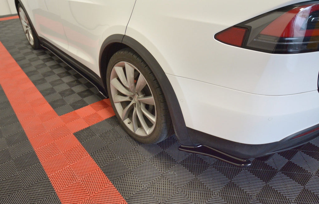 Maxton Design Heck Ansatz Flaps Diffusor V.1 passend für TESLA MODEL X schwarz Hochglanz