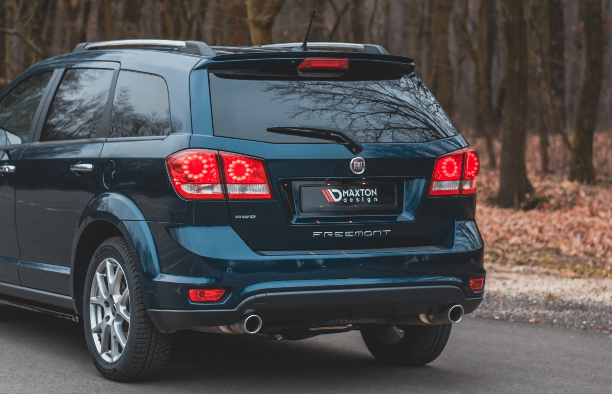 Maxton Design Spoiler CAP für Fiat Freemont schwarz matt