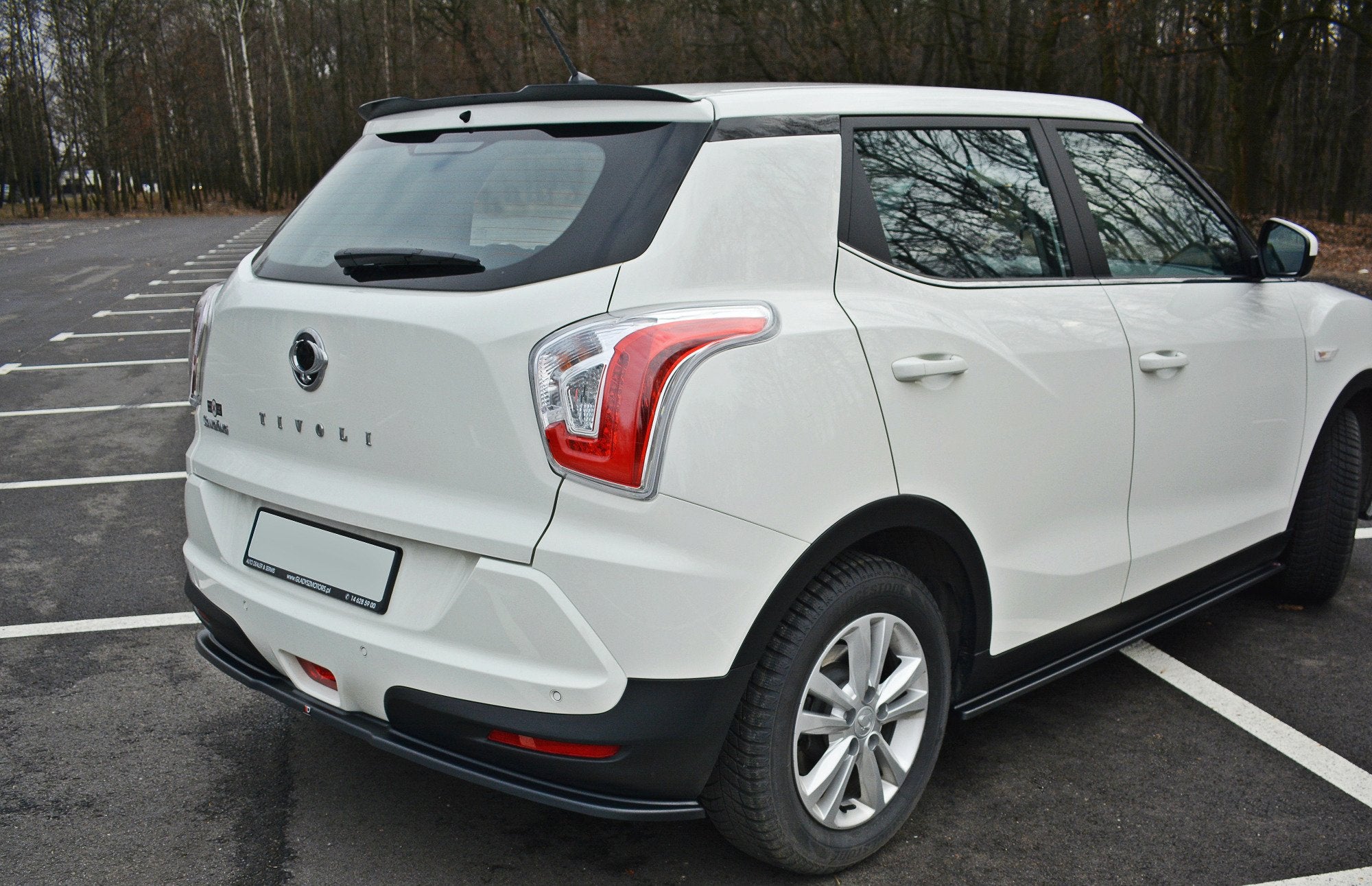 Maxton Design Spoiler CAP passend für SSANGYONG TIVOLI schwarz Hochglanz