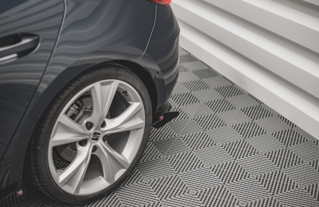 Maxton Design Street Pro Diffusor Heck Ansatz + Flaps passend für Seat Leon FR Hatchback Mk4 schwarz Hochglanz
