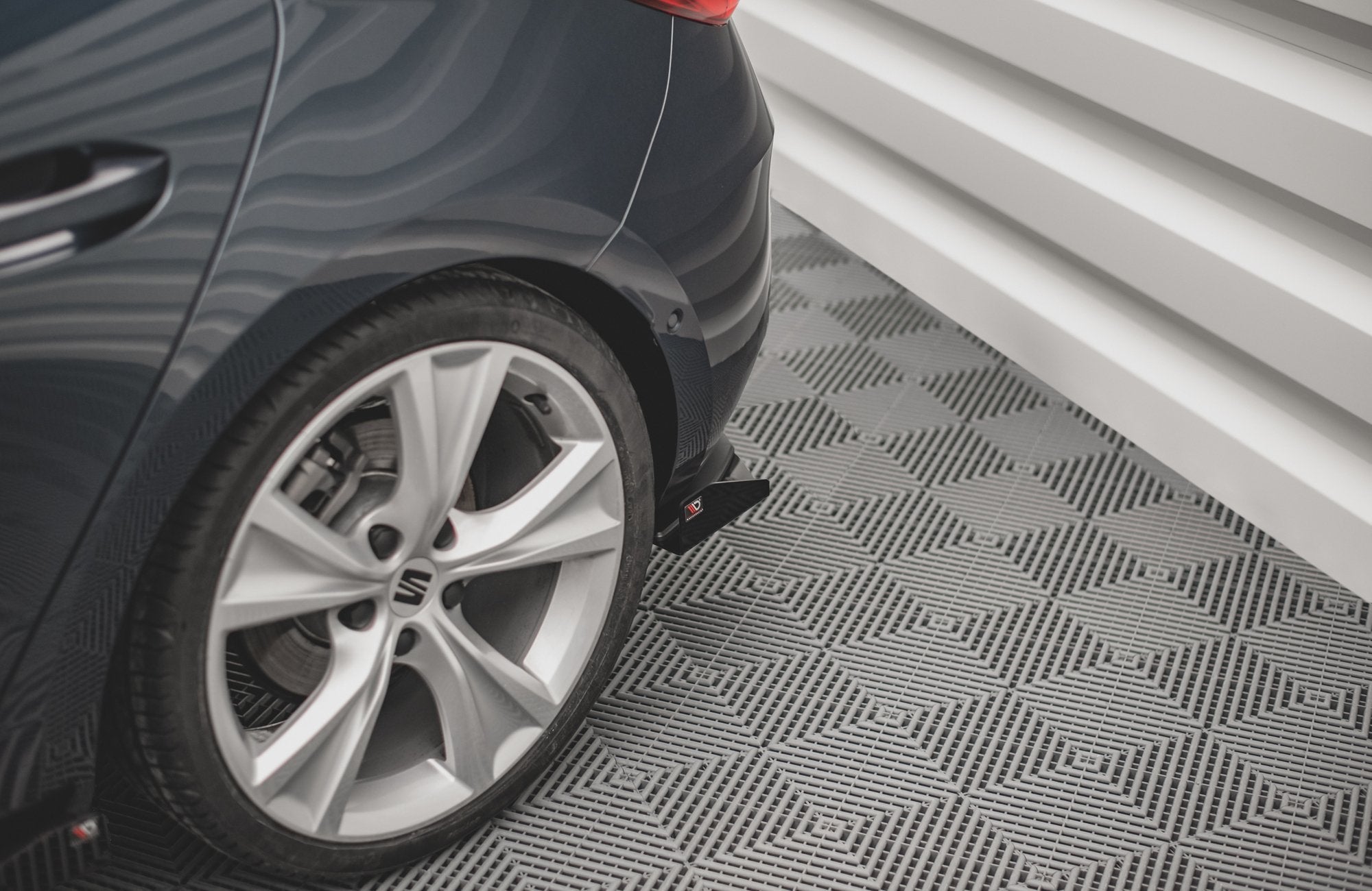 Maxton Design Street Pro Diffusor Heck Ansatz + Flaps passend für Seat Leon FR Hatchback Mk4 schwarz Hochglanz