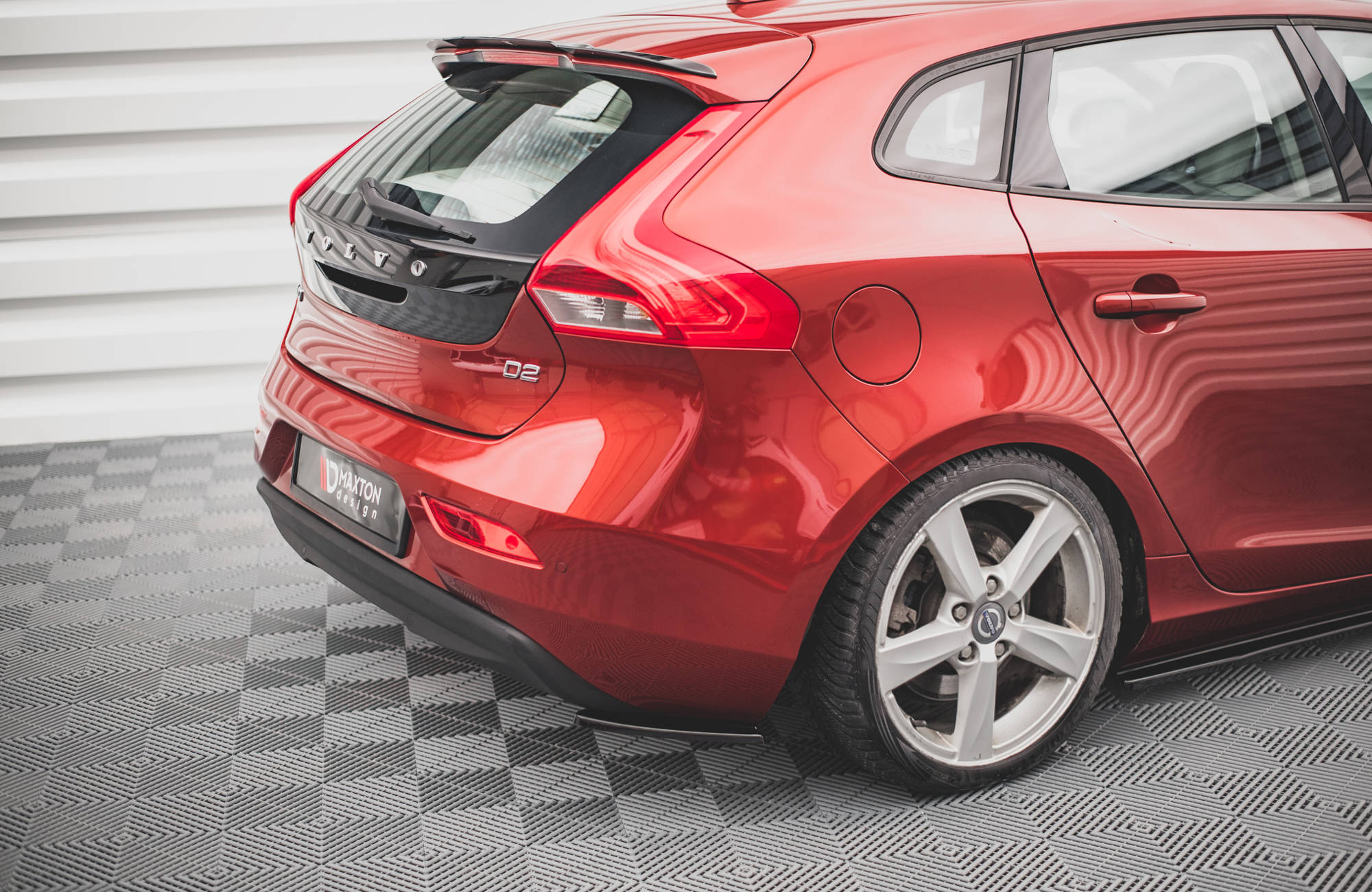 Maxton Design Heck Ansatz Flaps Diffusor passend für Volvo V40 schwarz Hochglanz