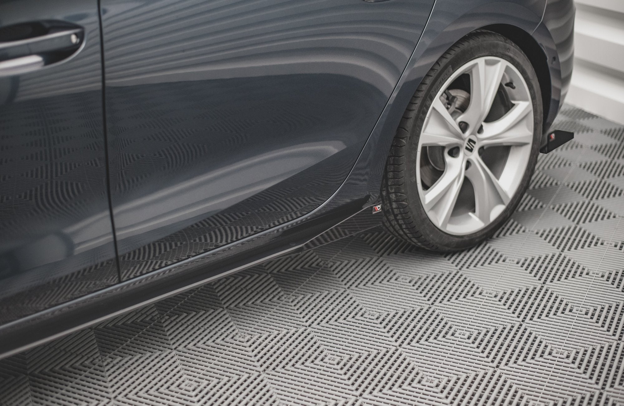 Maxton Design Seitenschweller Flaps passend für Seat Leon FR Mk4 schwarz Hochglanz