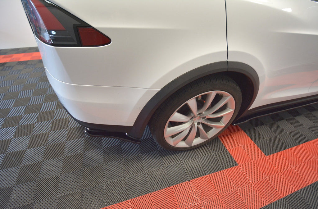Maxton Design Heck Ansatz Flaps Diffusor V.1 passend für TESLA MODEL X schwarz Hochglanz